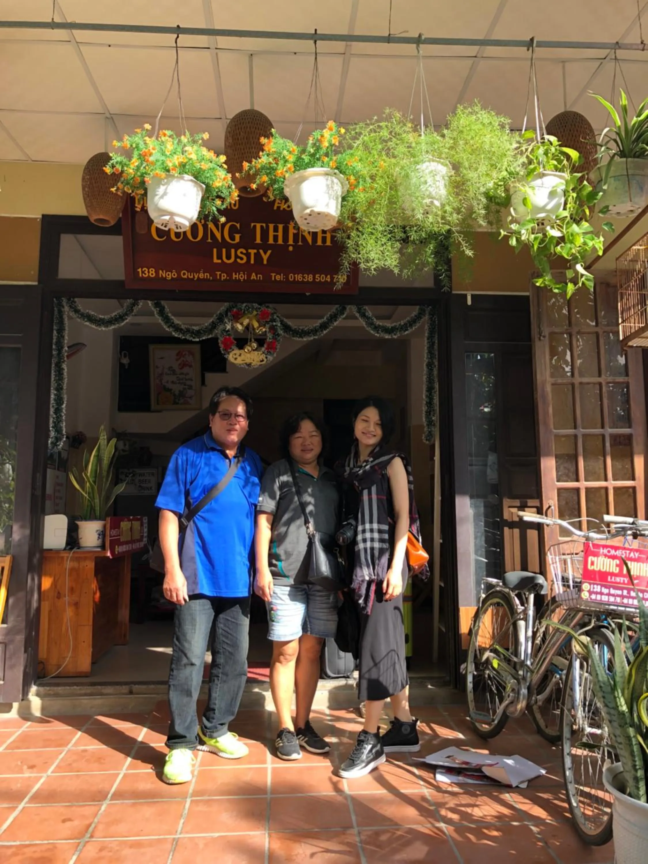 group of guests in Cuong Thinh Homestay