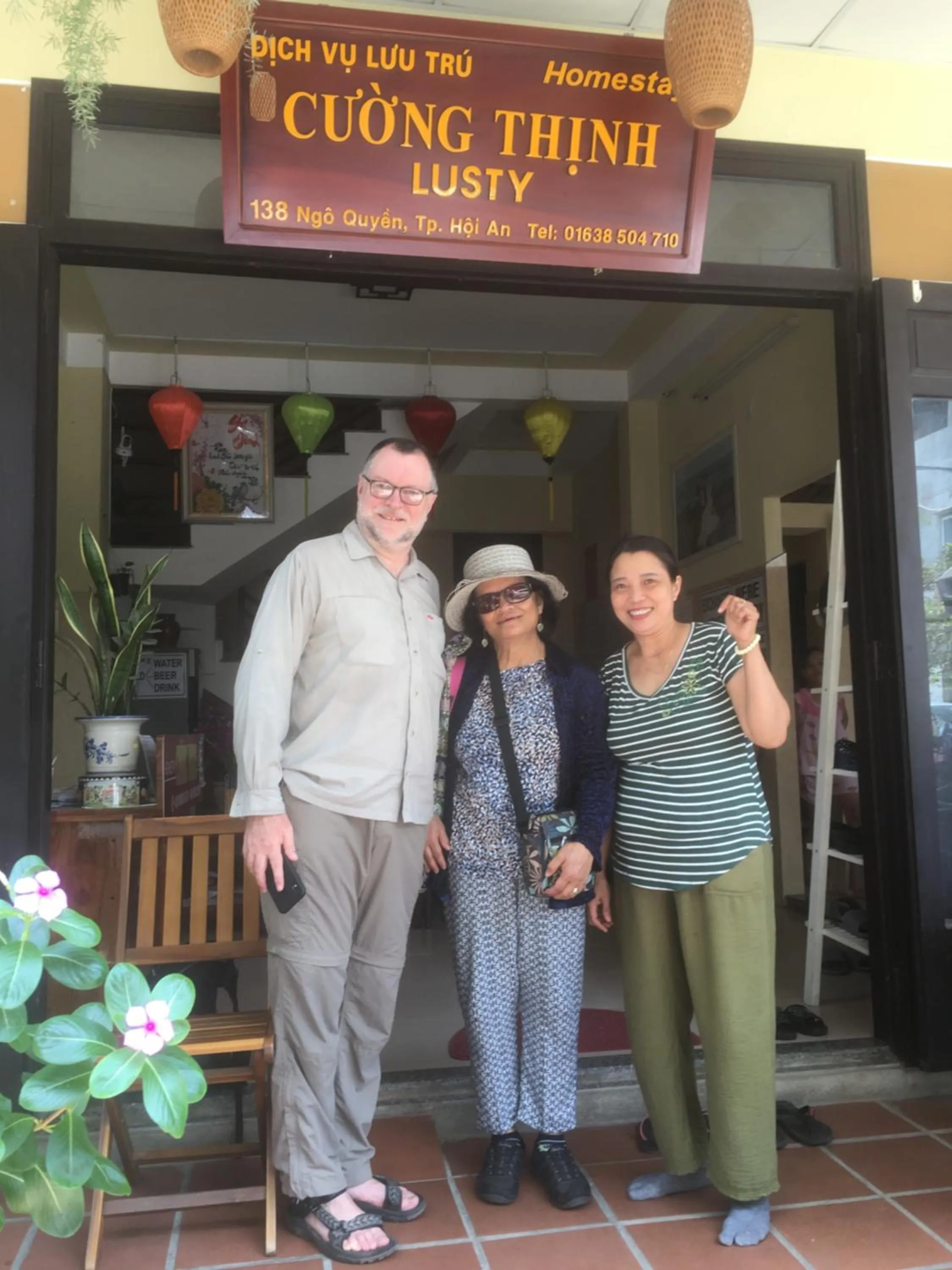 group of guests in Cuong Thinh Homestay
