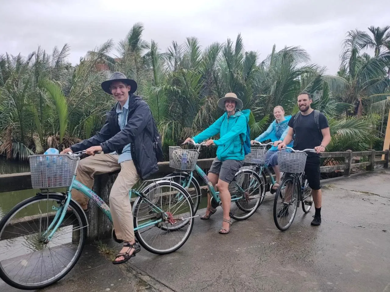 group of guests in Cuong Thinh Homestay