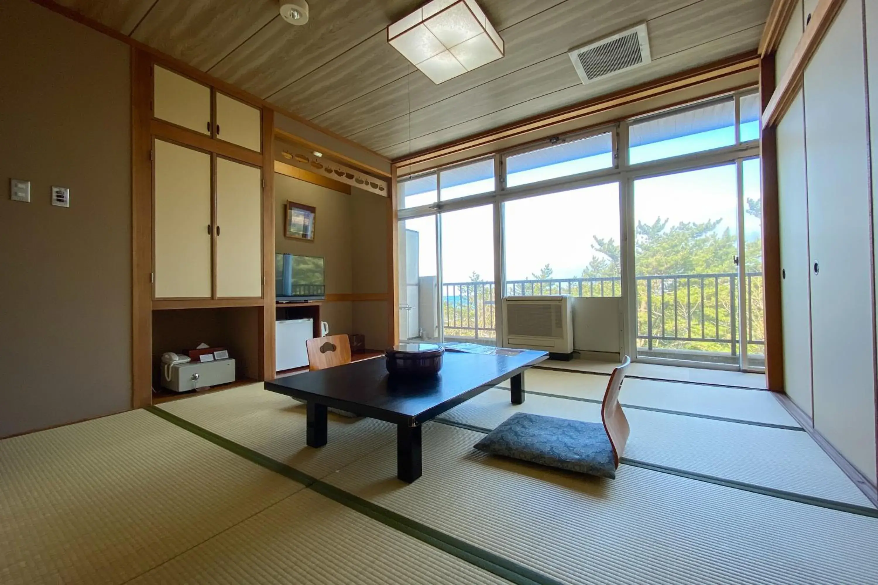 Japanese-Style Quadruple Room with Shared Bathroom in Tango Onsen Hashiudosou Japanese-Style Quadruple Room with Shared Bathroom in Tango Onsen Hashiudosou