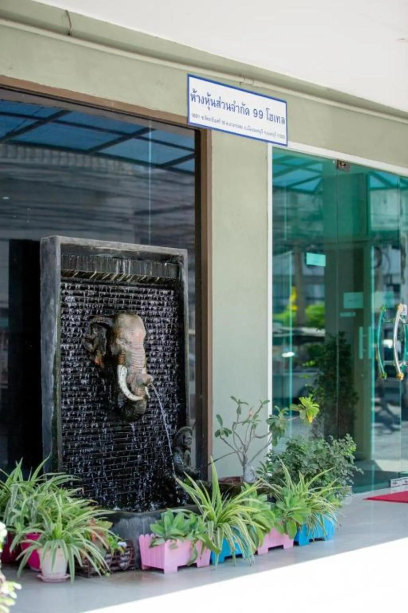 Facade/entrance in 99hotel