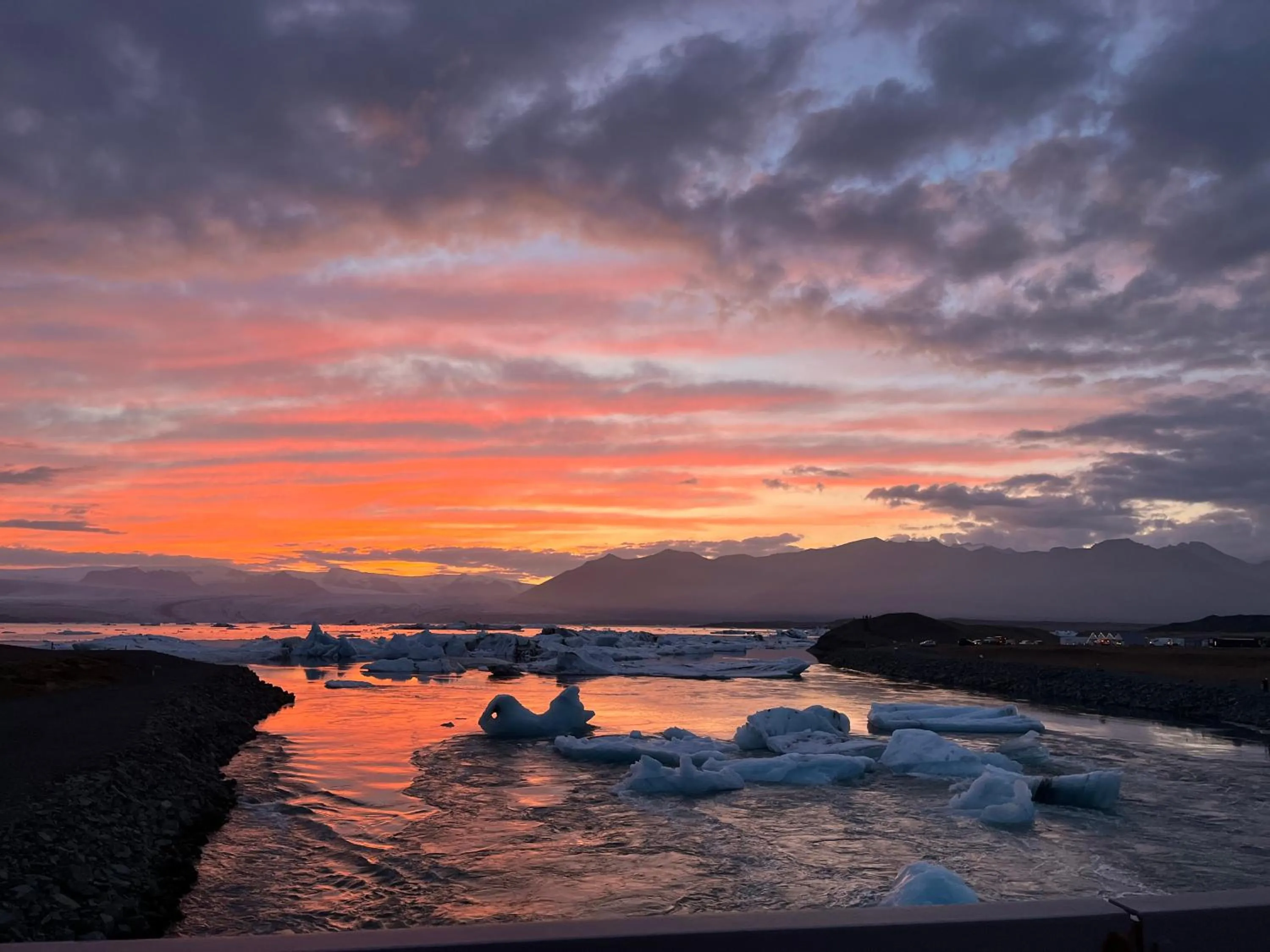 Lake view in Guesthouse Hvammur by the Harbour