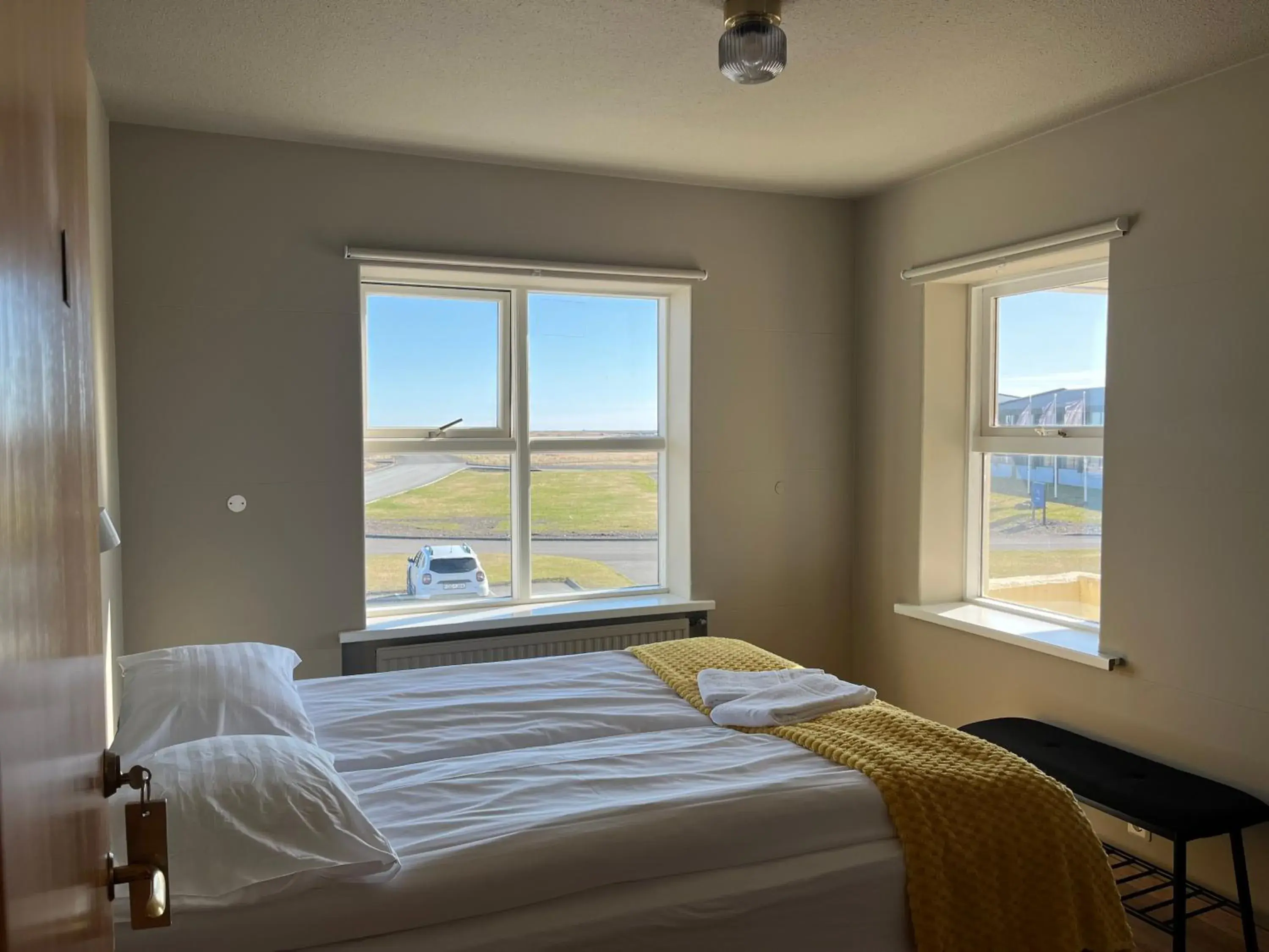 Economy Twin Room with Shared Bathroom in Guesthouse Hvammur by the Harbour Economy Twin Room with Shared Bathroom in Guesthouse Hvammur by the Harbour