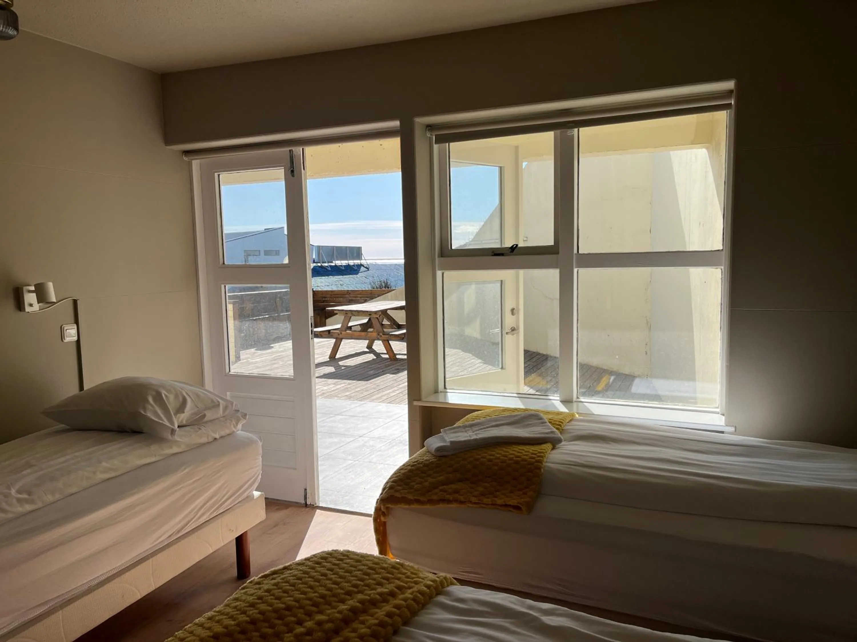 Facade/entrance, Bed in Guesthouse Hvammur by the Harbour