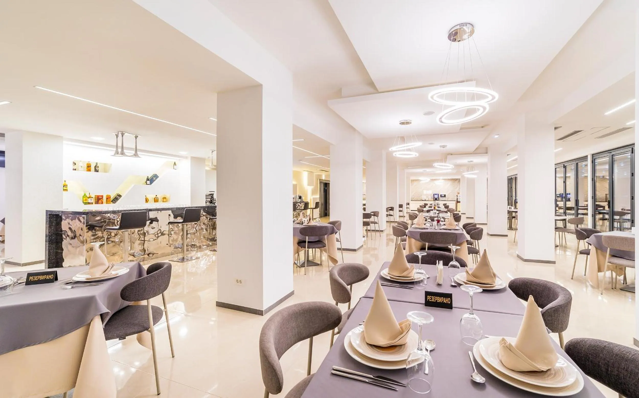 Restaurant/places to eat in Laki Hotel & Spa