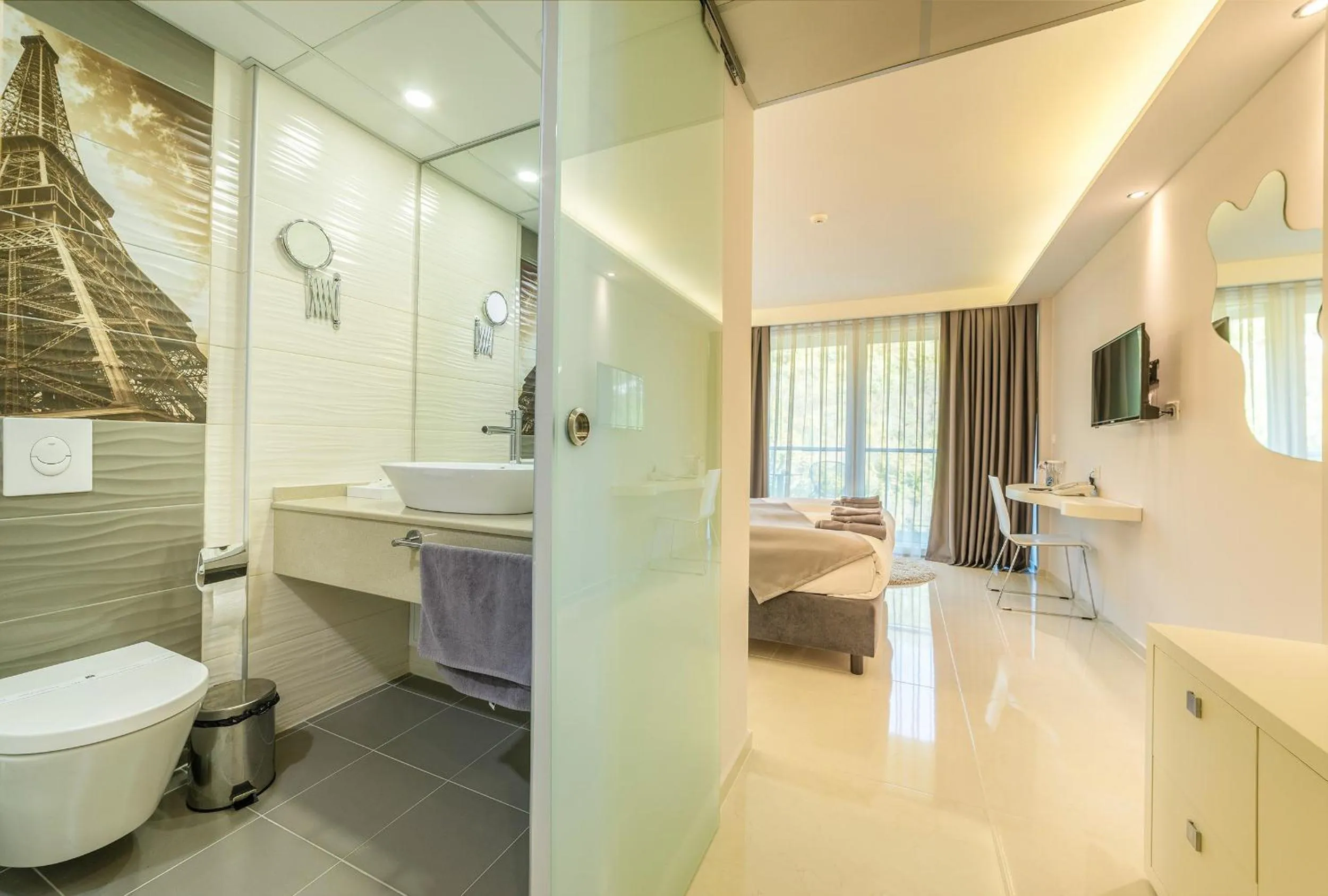 Shower, Bed in Laki Hotel & Spa