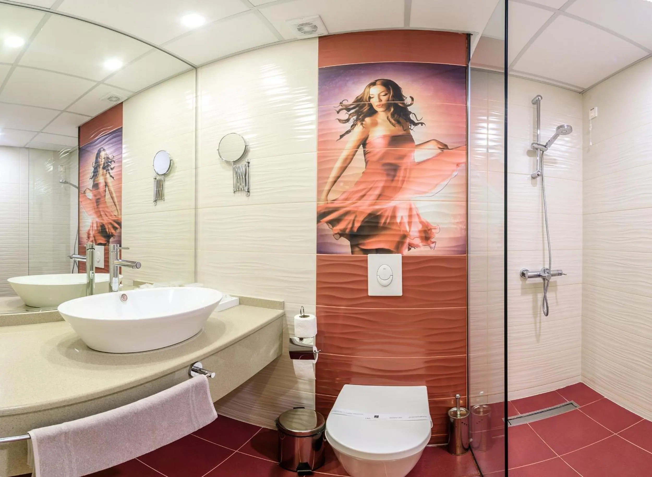 Shower in Laki Hotel & Spa