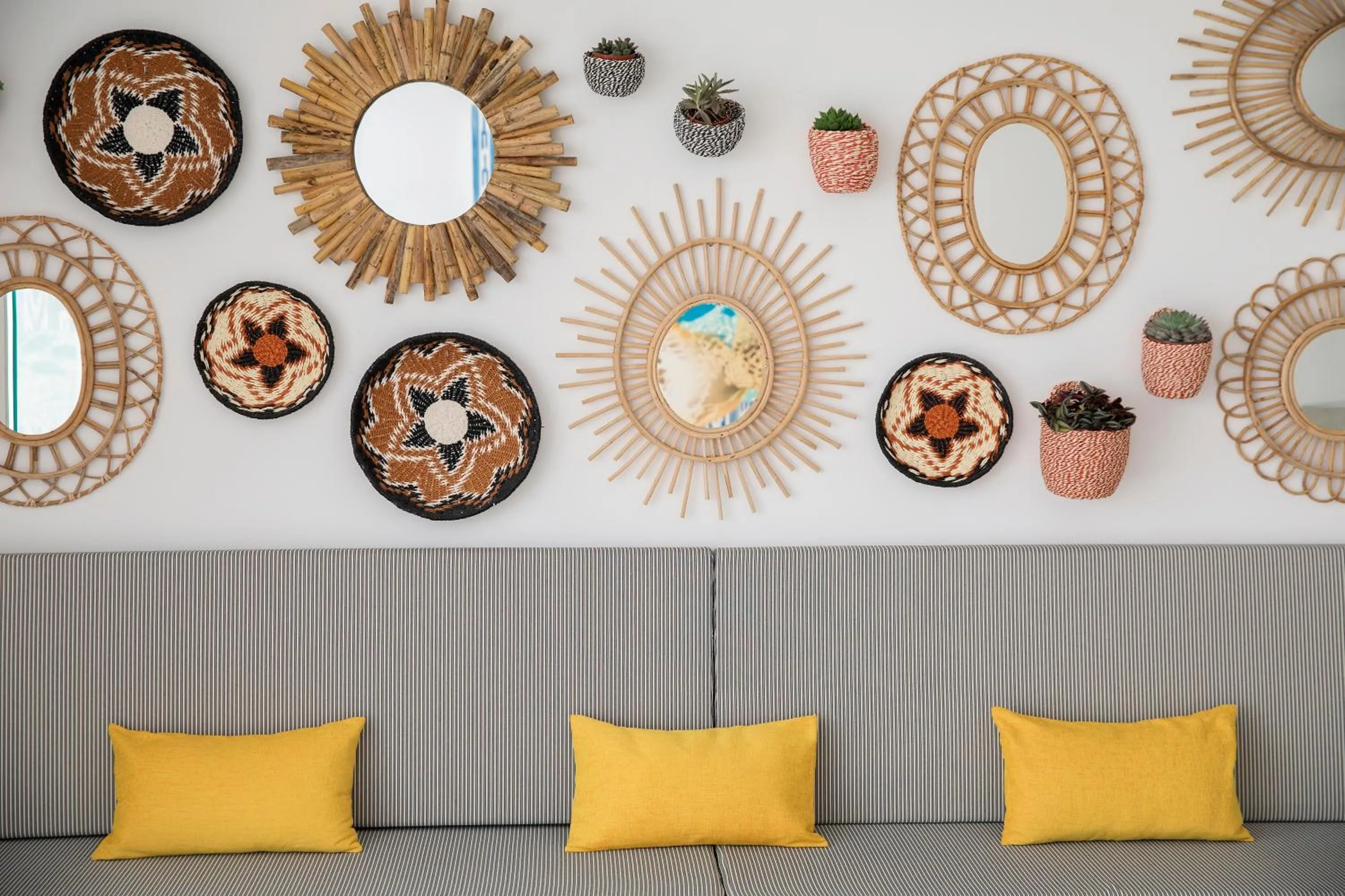 Facade/entrance in whala!fun