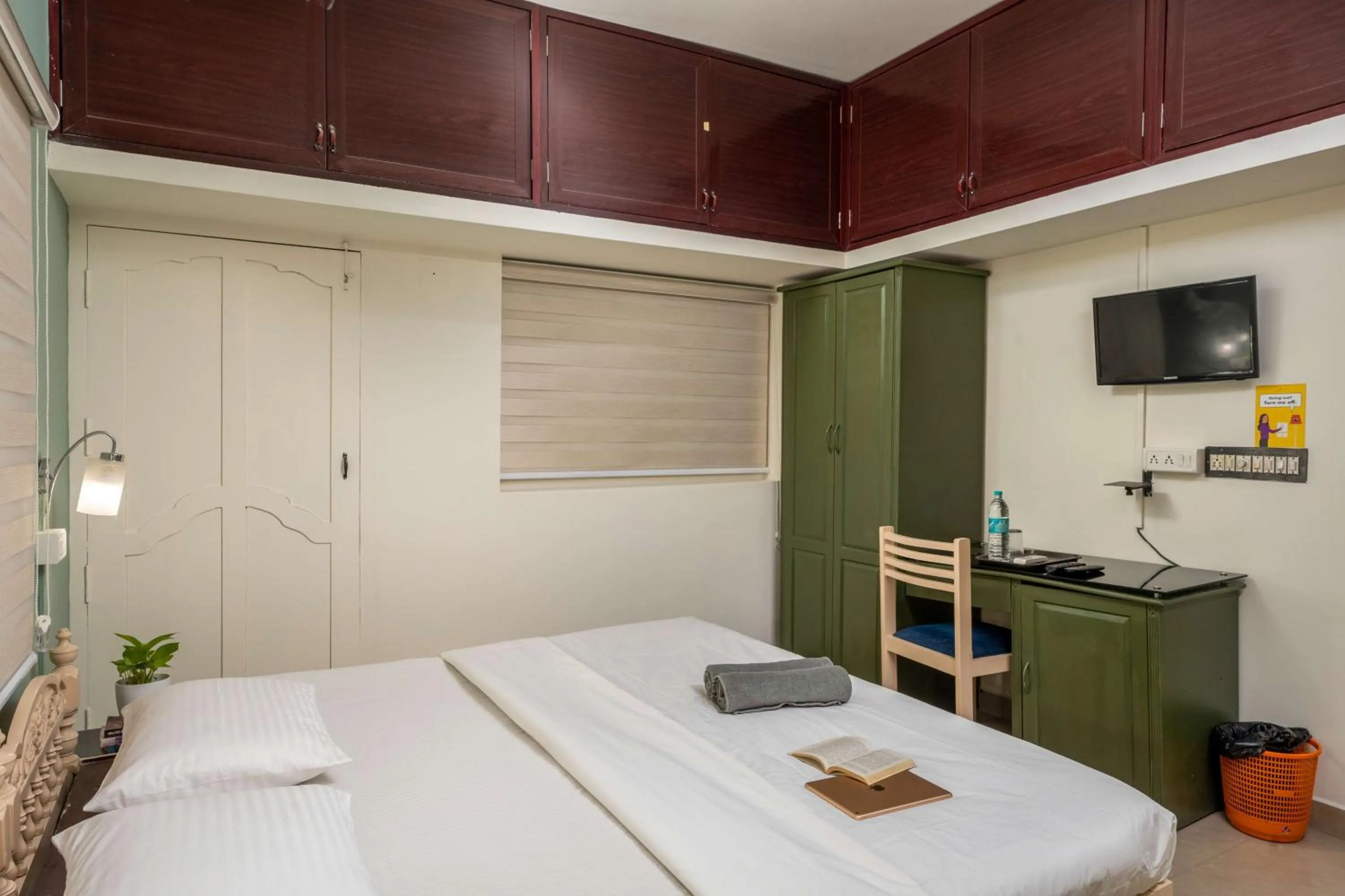 TV and multimedia, Bed in Zostel Kochi, Fort Kochi