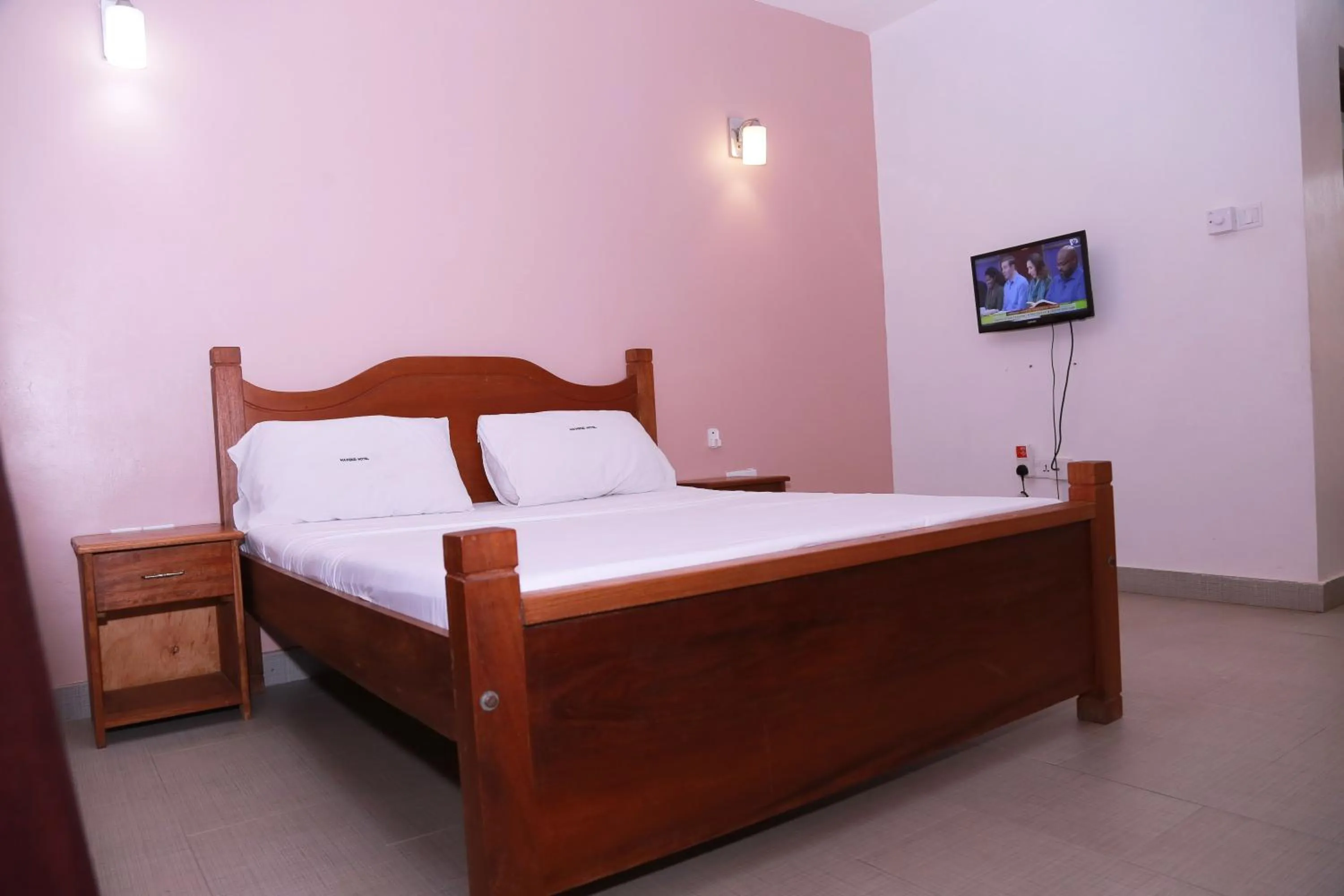 Living room, Bed in Mawenzi Resort -Mtwapa