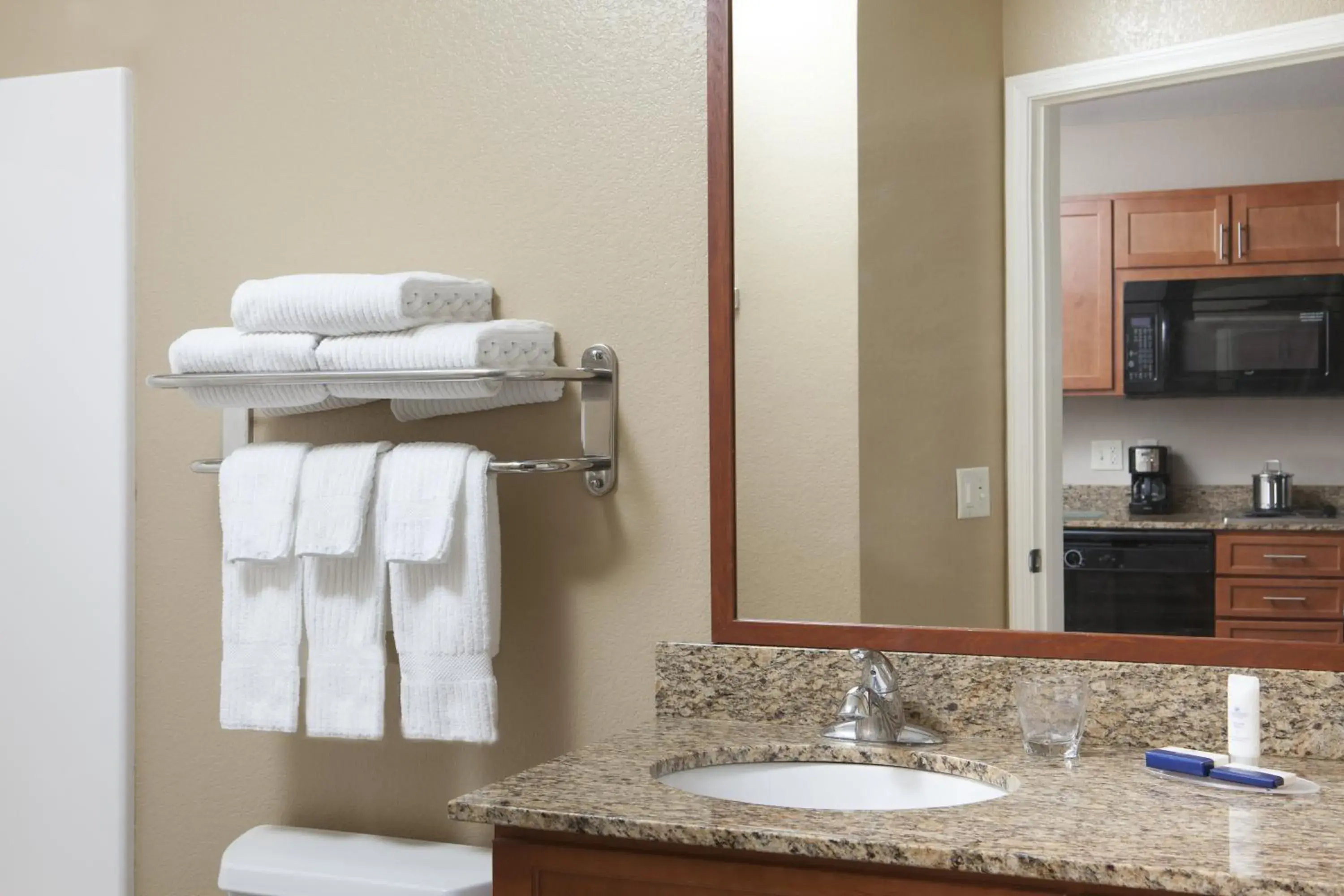 Queen Studio in Candlewood Suites La Crosse by IHG Queen Studio in Candlewood Suites La Crosse by IHG