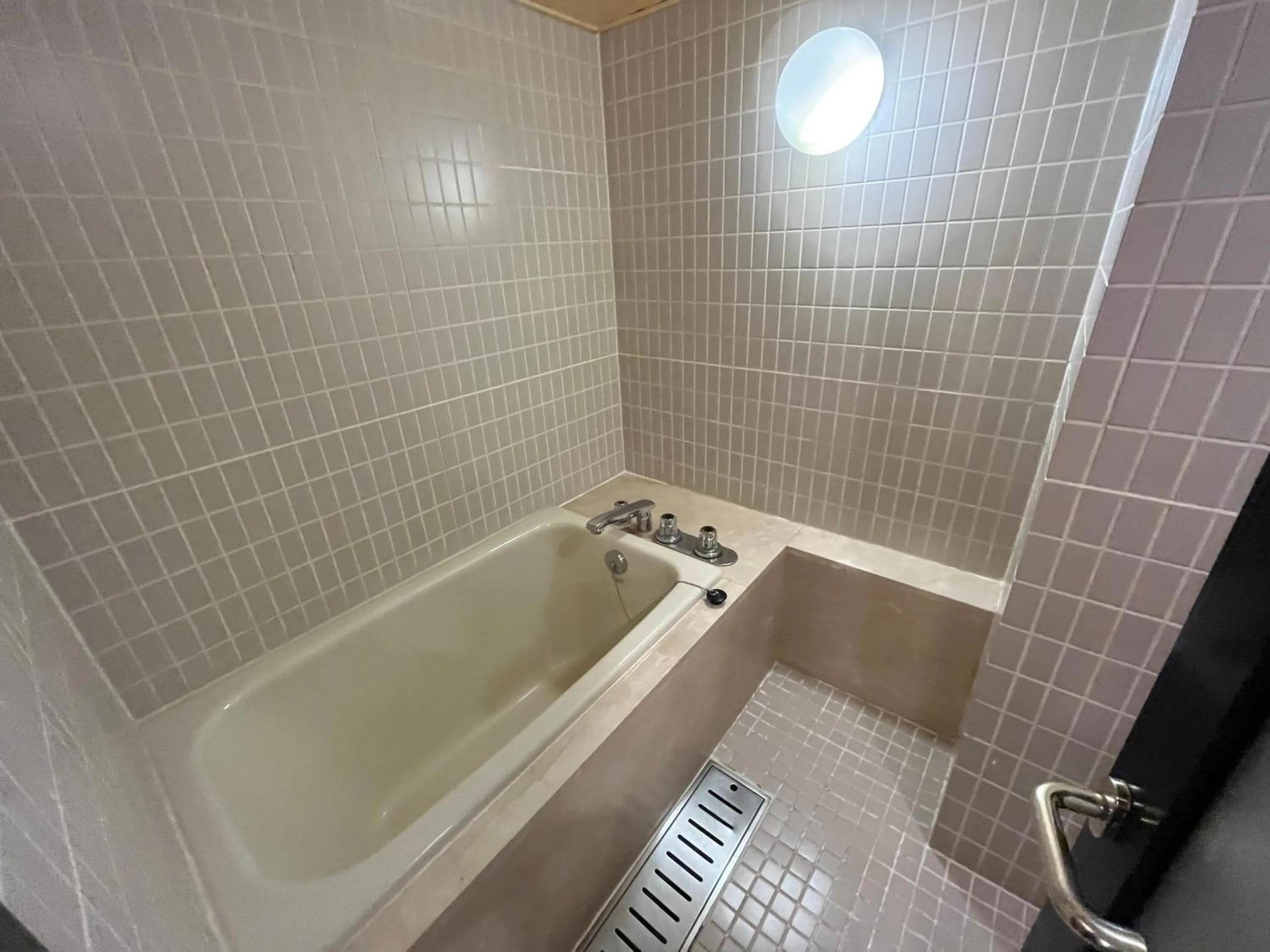 Bathroom in Jasmac Plaza Hotel