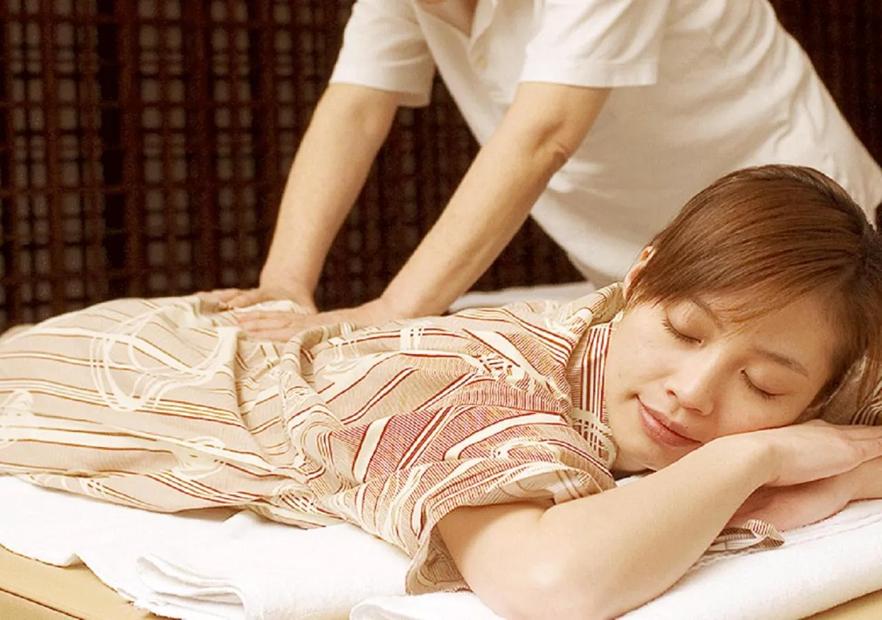 Massage in Jasmac Plaza Hotel