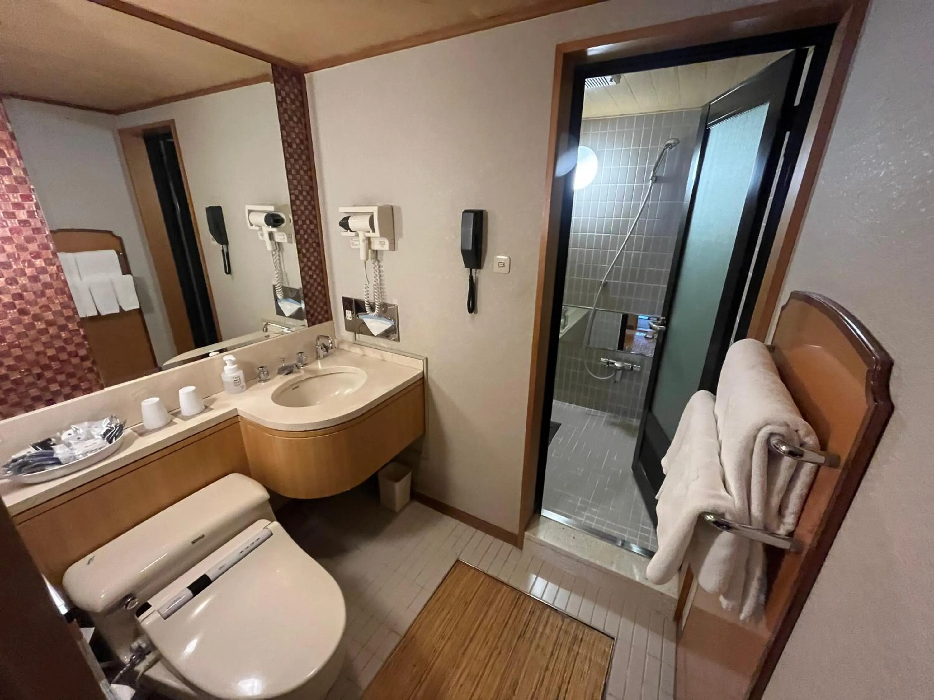 Bathroom in Jasmac Plaza Hotel