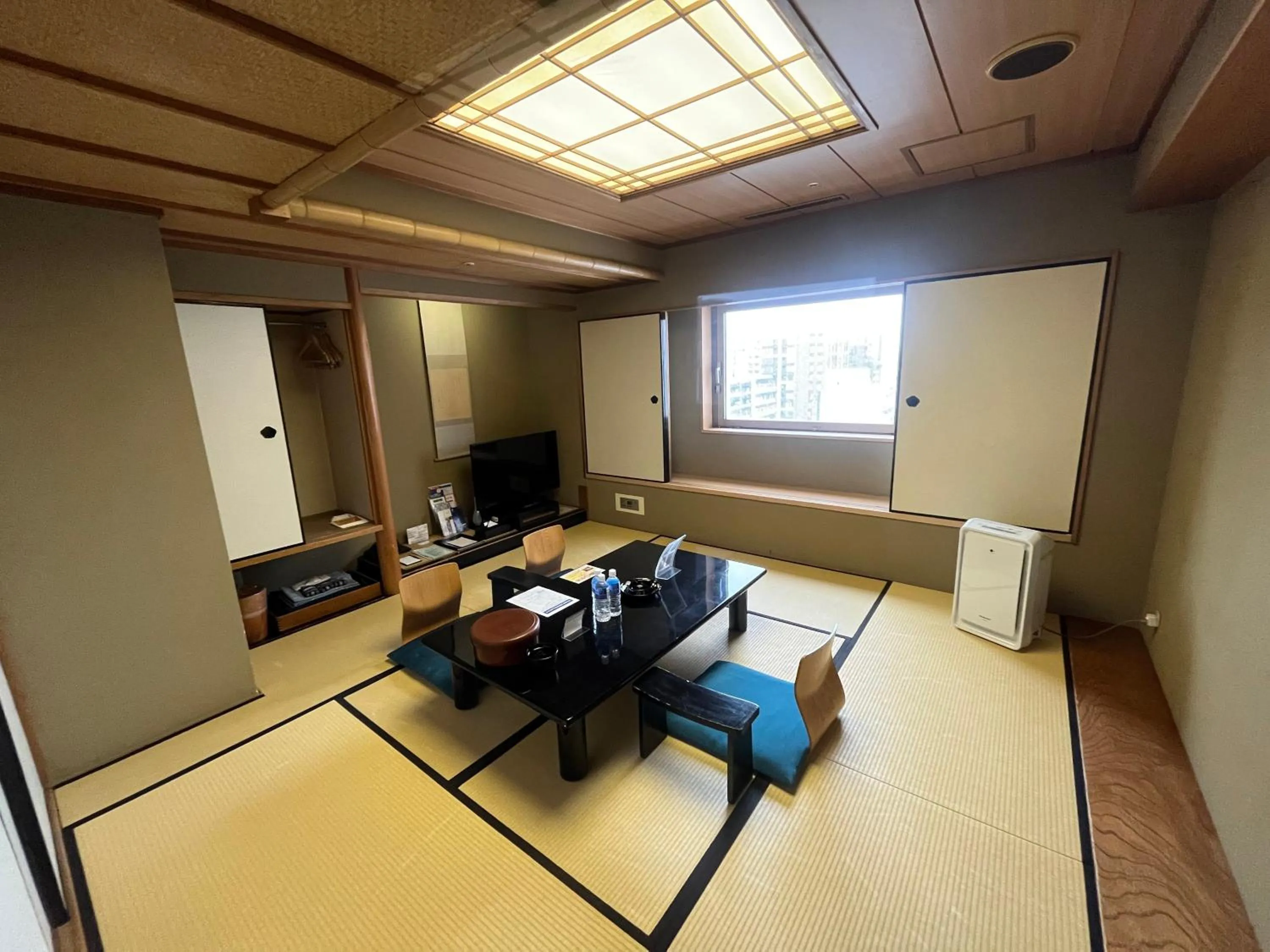 Living room in Jasmac Plaza Hotel