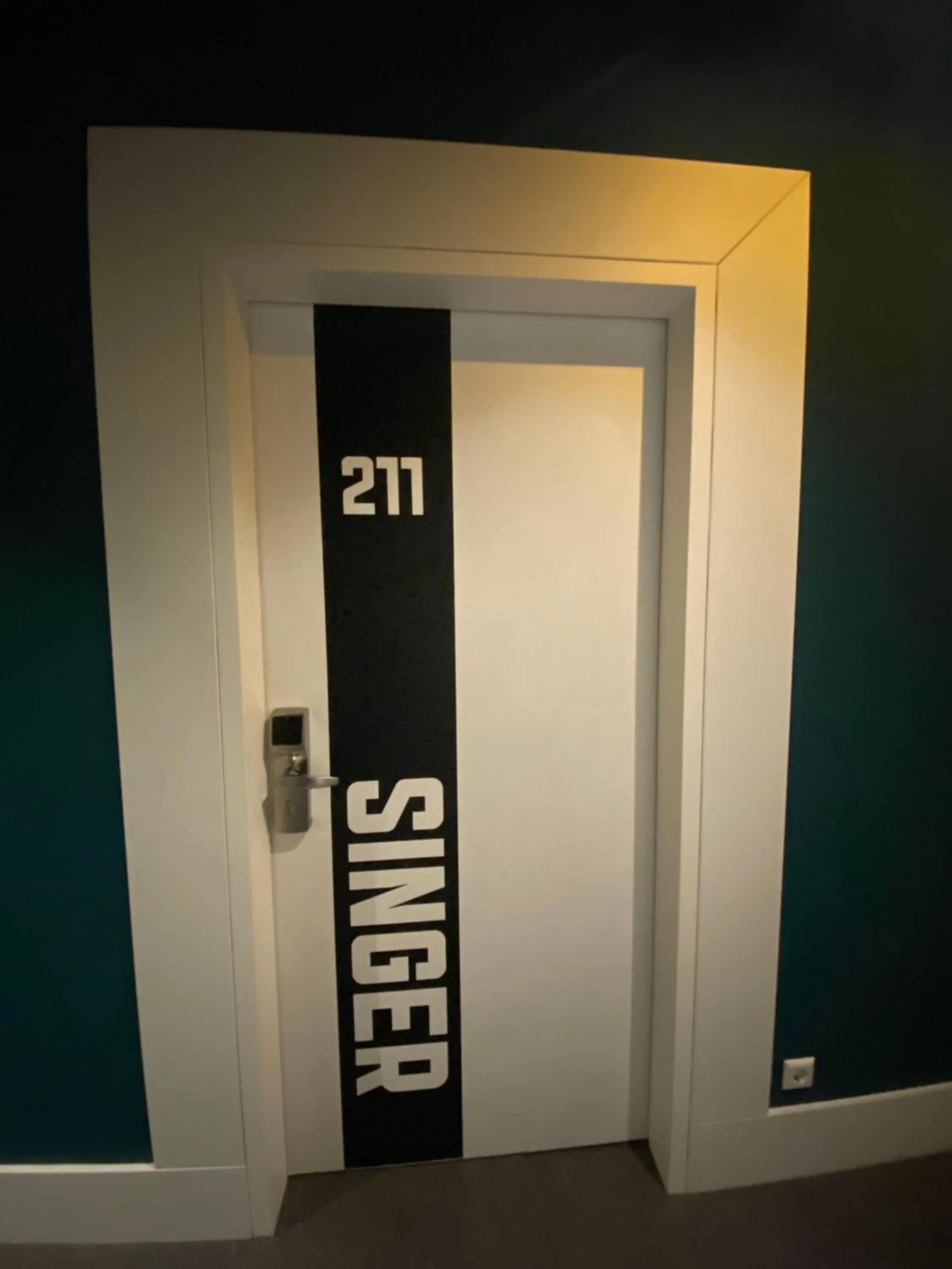 Property logo or sign in Singer109 Hostel, Hotel & Apartment