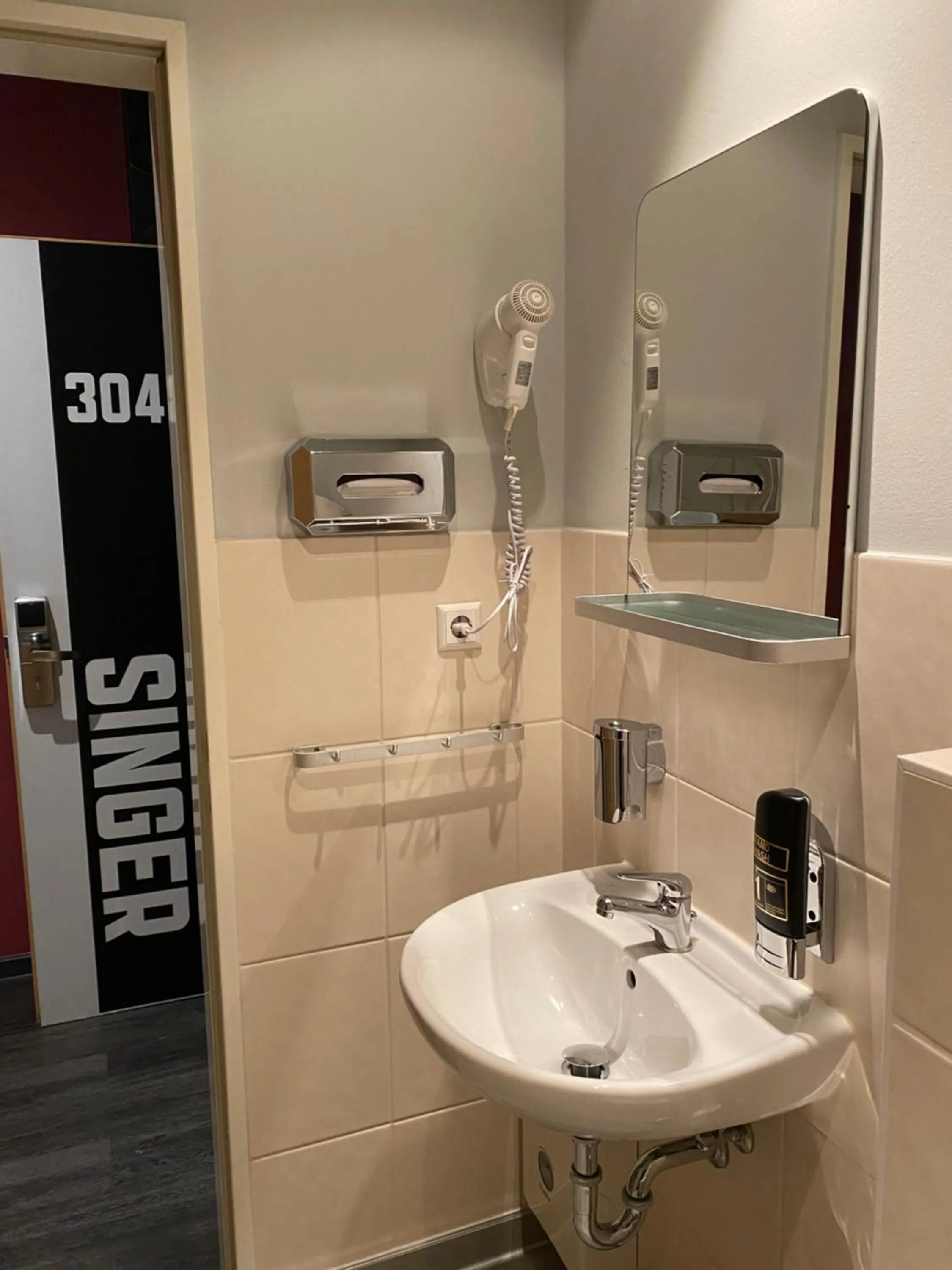 Bathroom in Singer109 Hostel, Hotel & Apartment