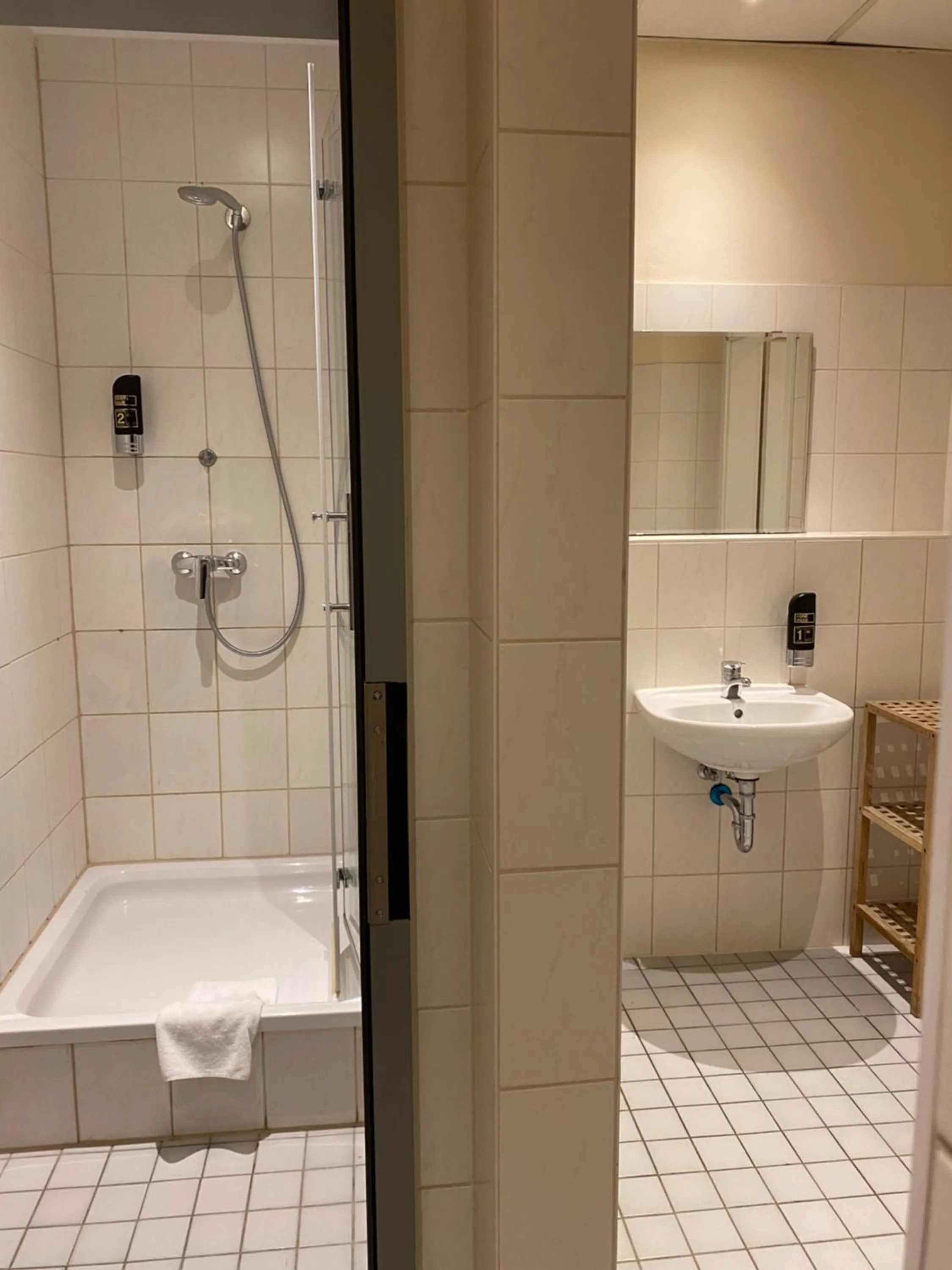 Bathroom in Singer109 Hostel, Hotel & Apartment