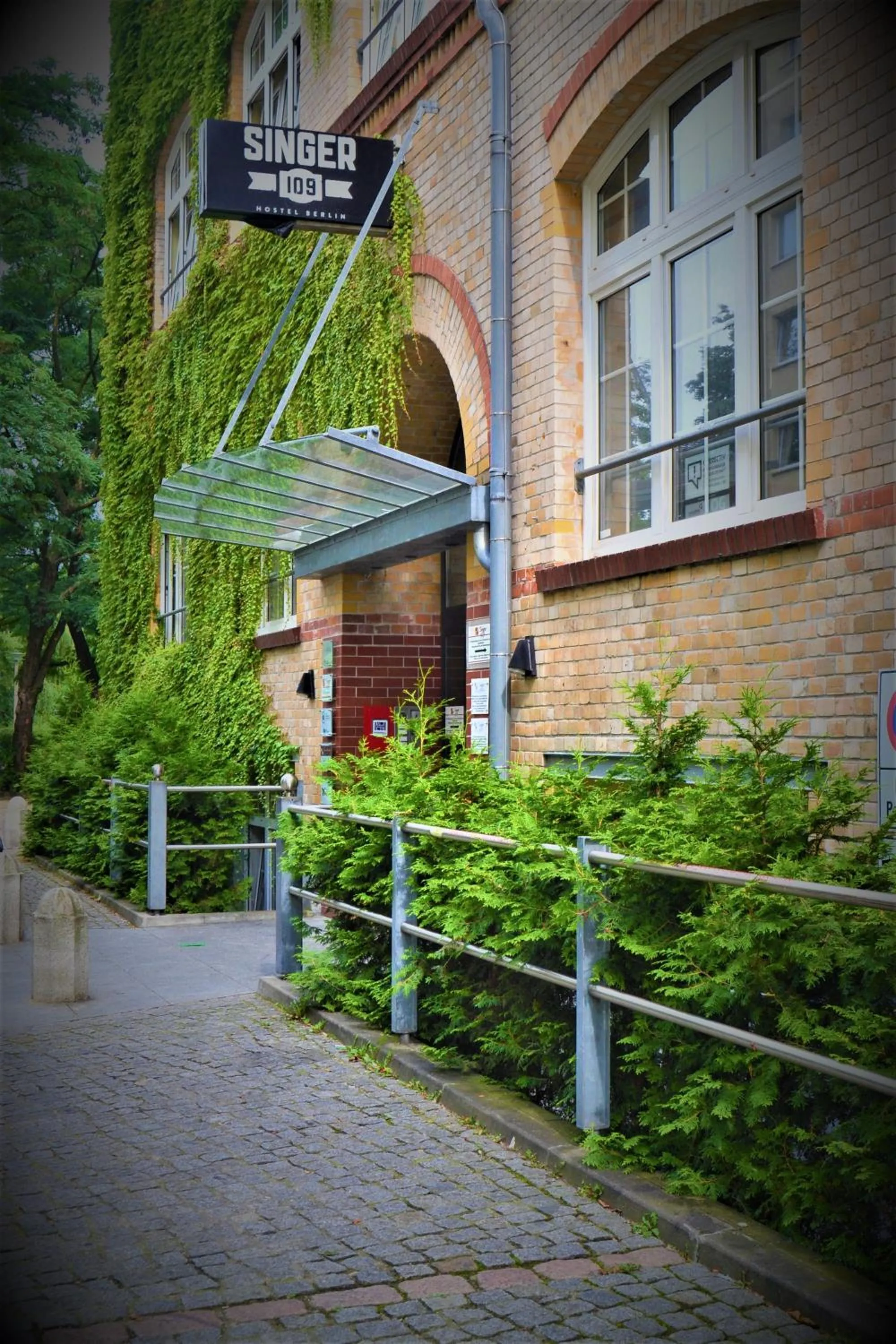 Property building in Singer109 Hostel, Hotel & Apartment