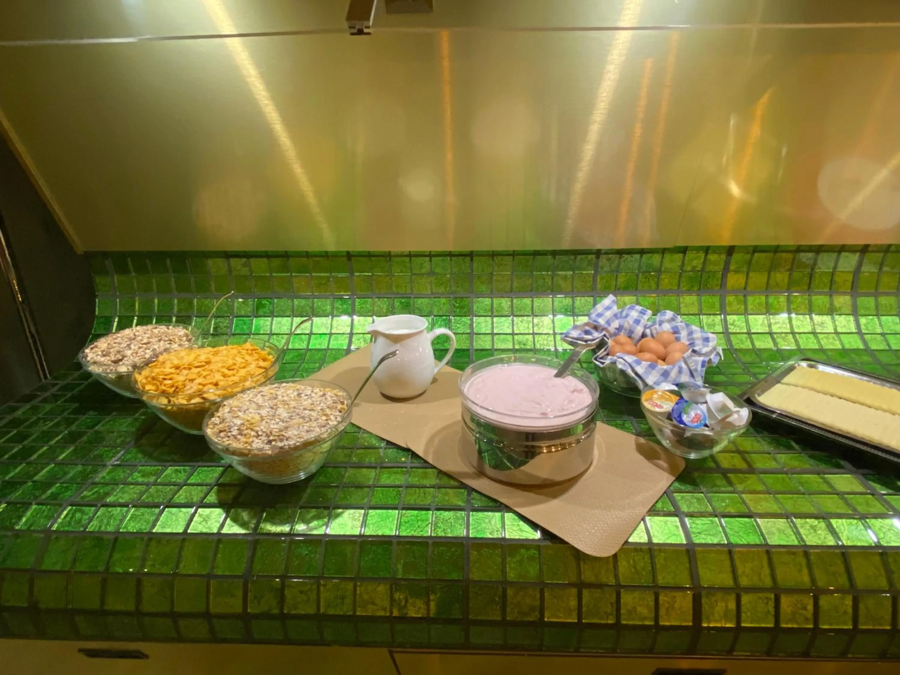 Food in Singer109 Hostel, Hotel & Apartment