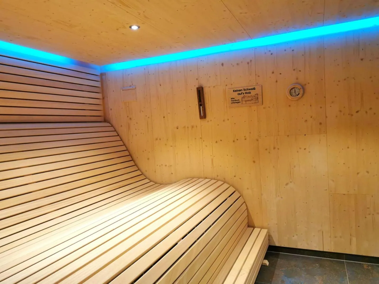 Sauna in Hotel & Chalets Herrihof