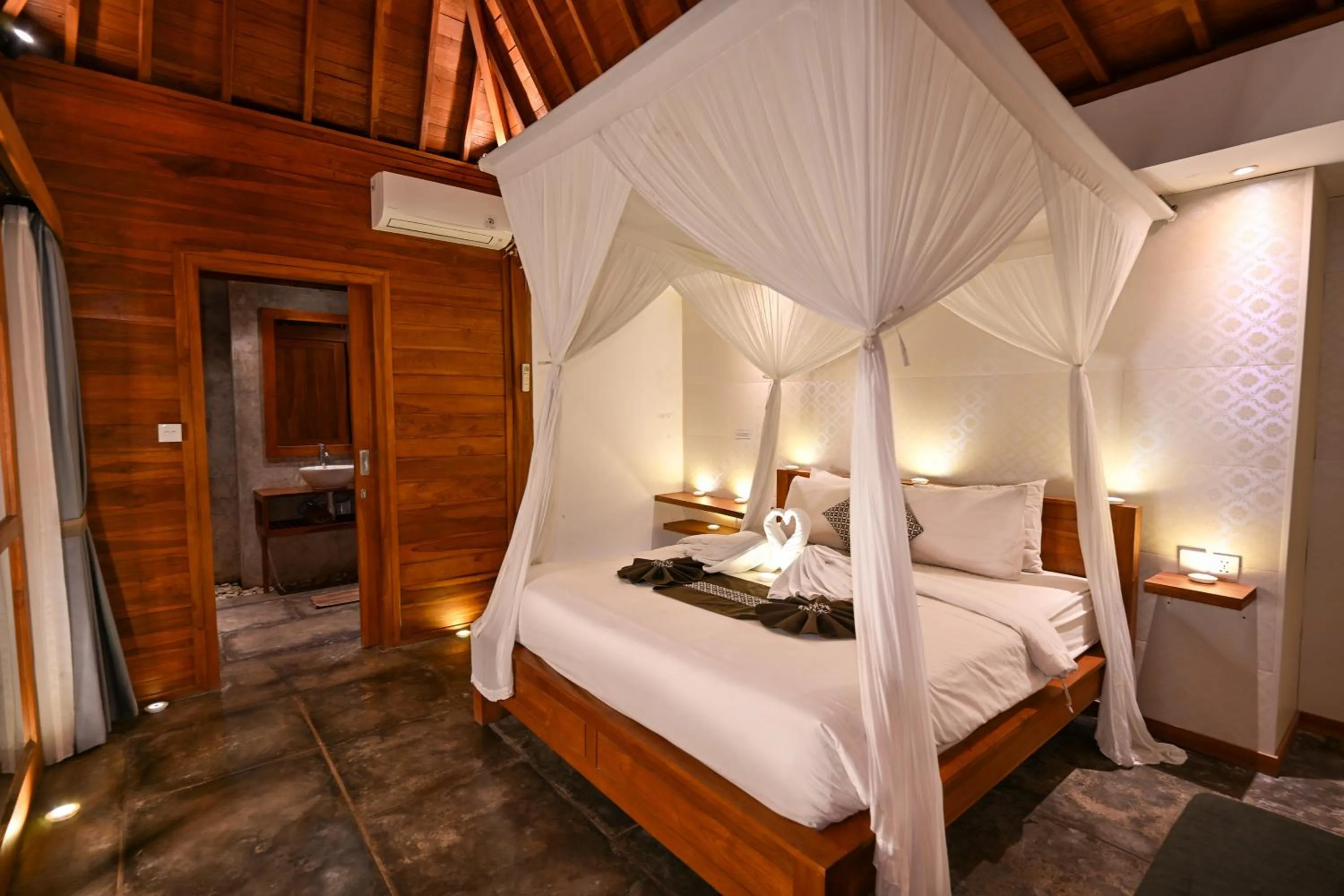 Bed in Canggu Wooden Green Paradise
