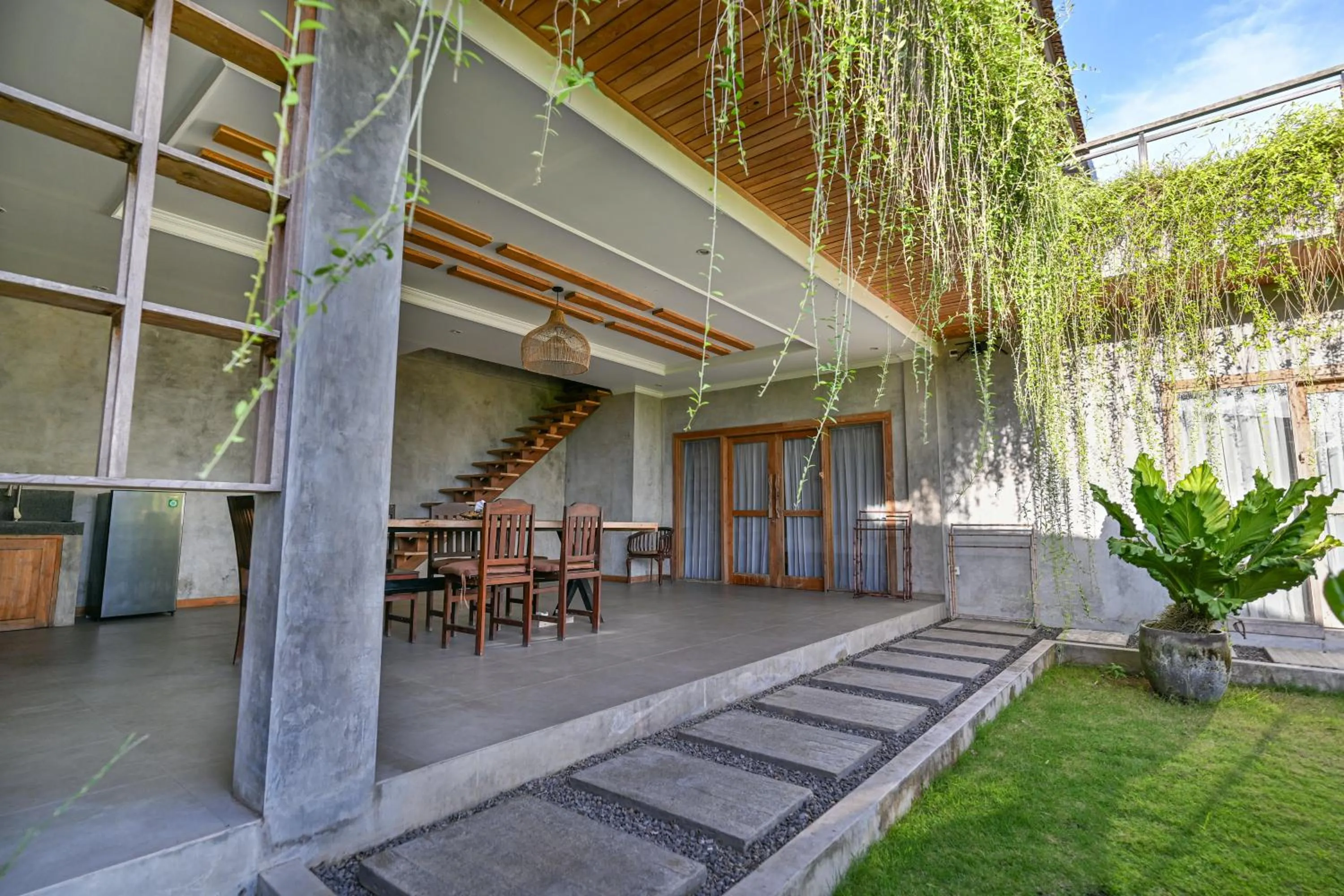 Property building in Canggu Wooden Green Paradise