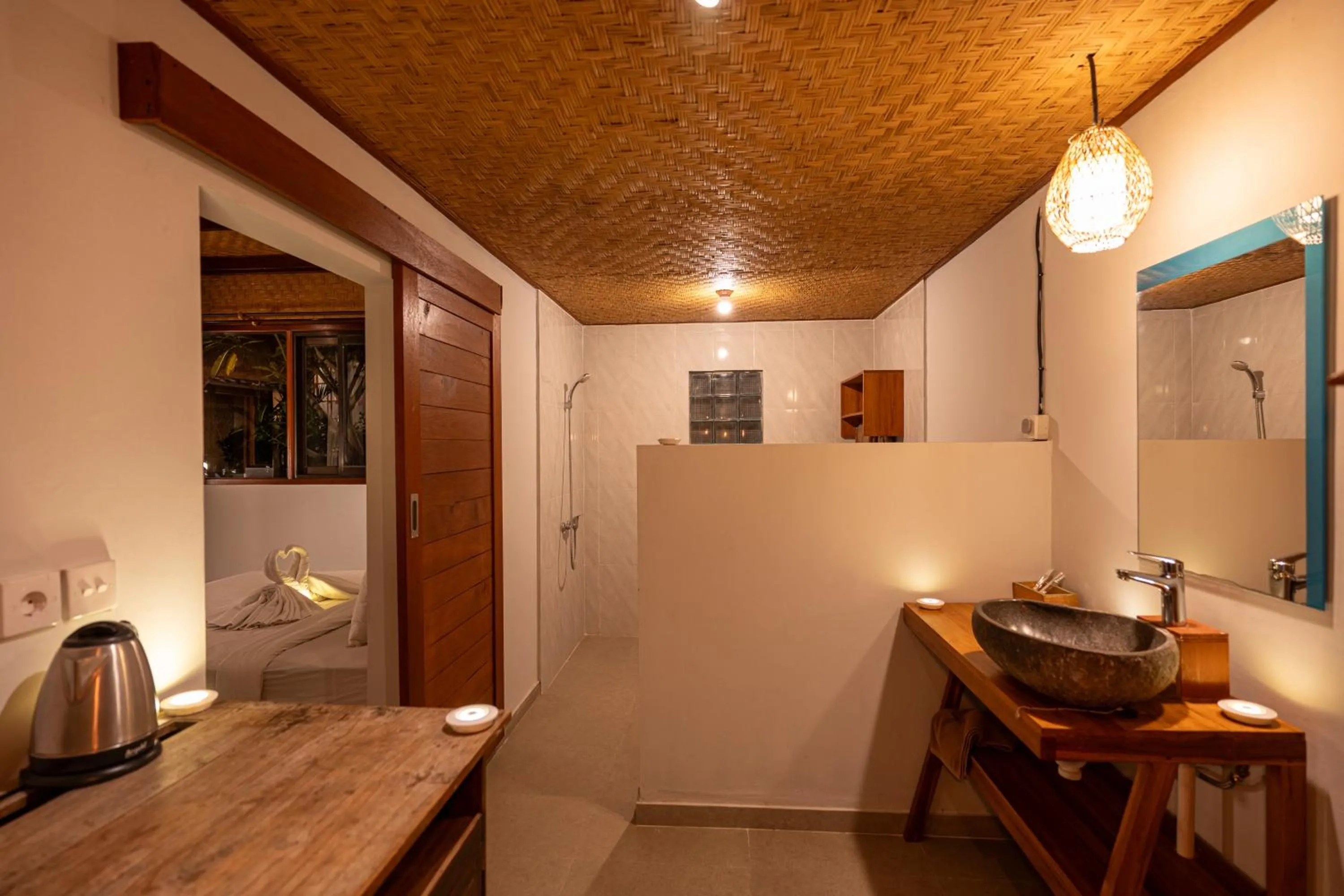 Shower in Canggu Wooden Green Paradise
