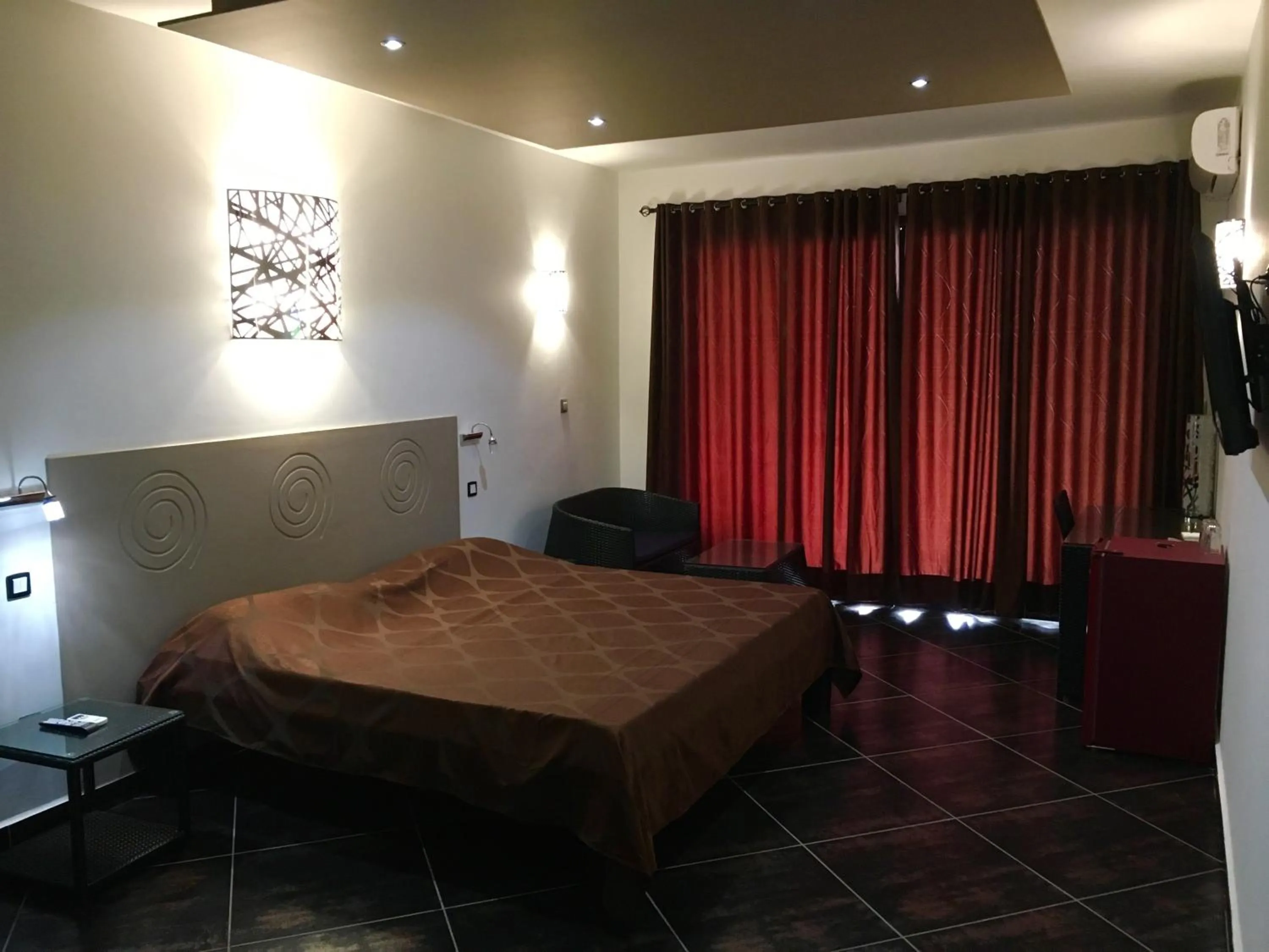 Photo of the whole room, Bed in Hotel de la Poste