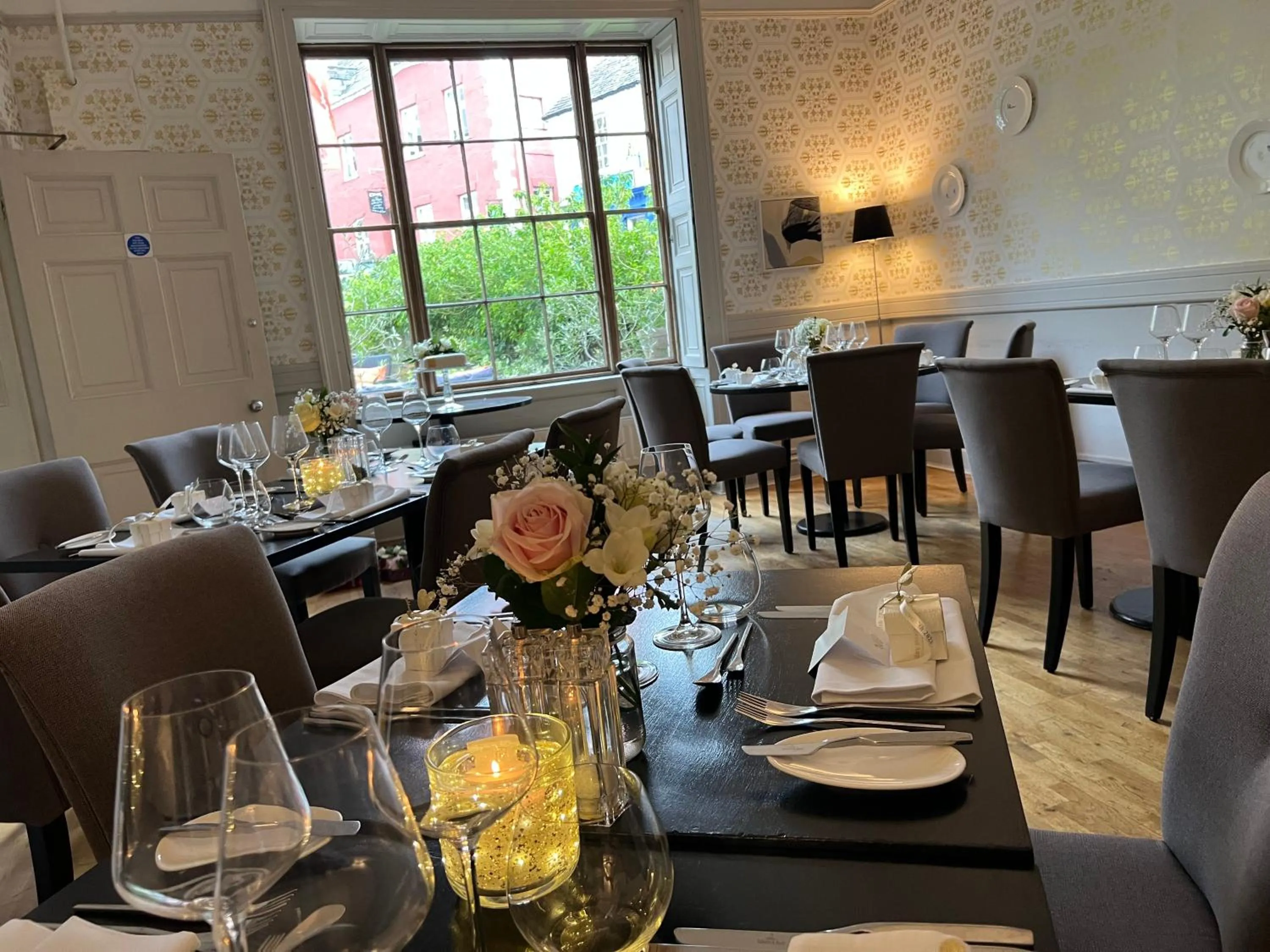 Restaurant/places to eat in manorhaus RUTHIN - manorhaus collection