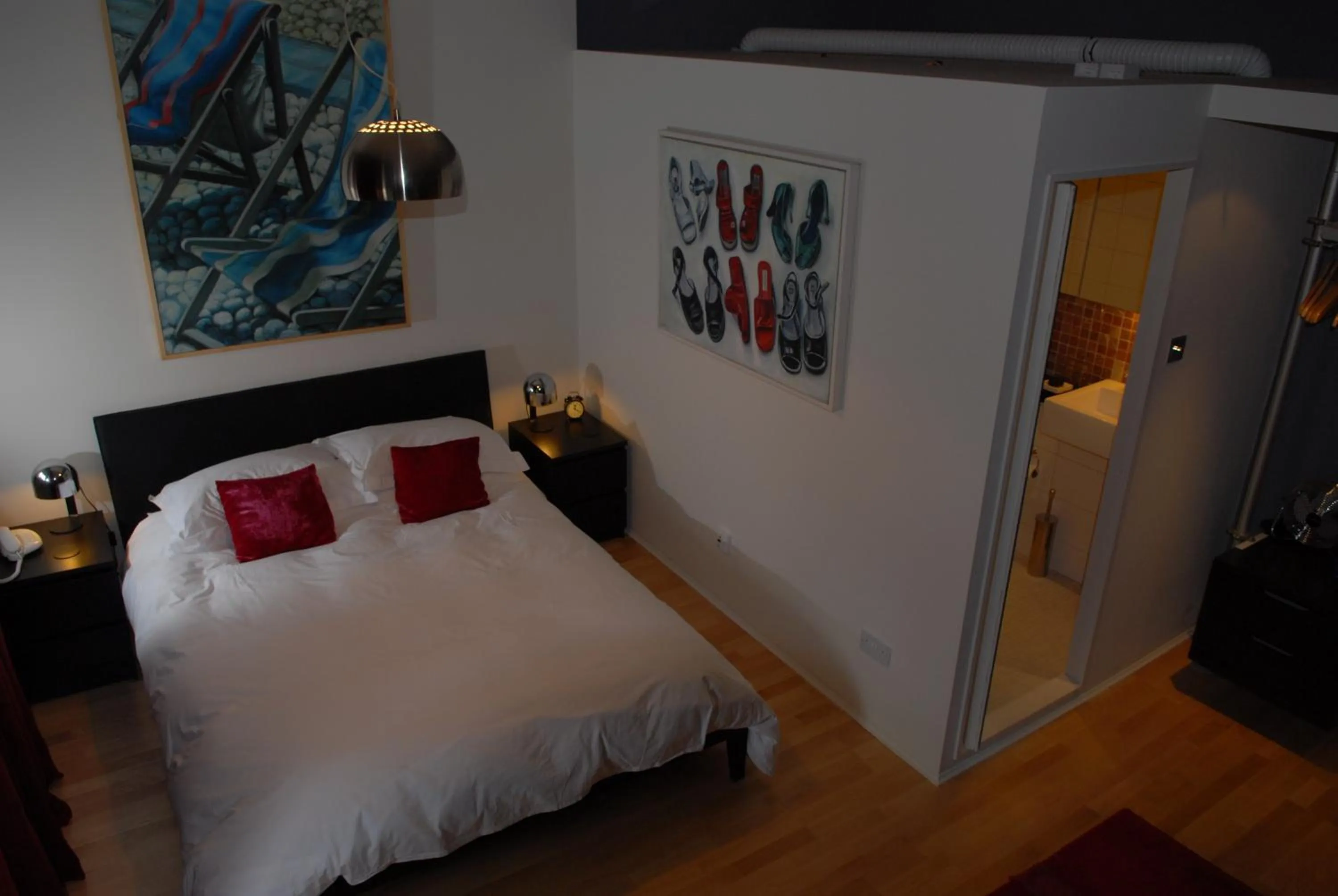 Photo of the whole room, Bed in manorhaus RUTHIN - manorhaus collection