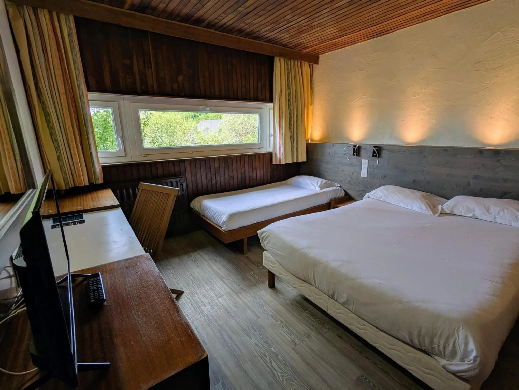 Photo of the whole room, Bed in Gergovia