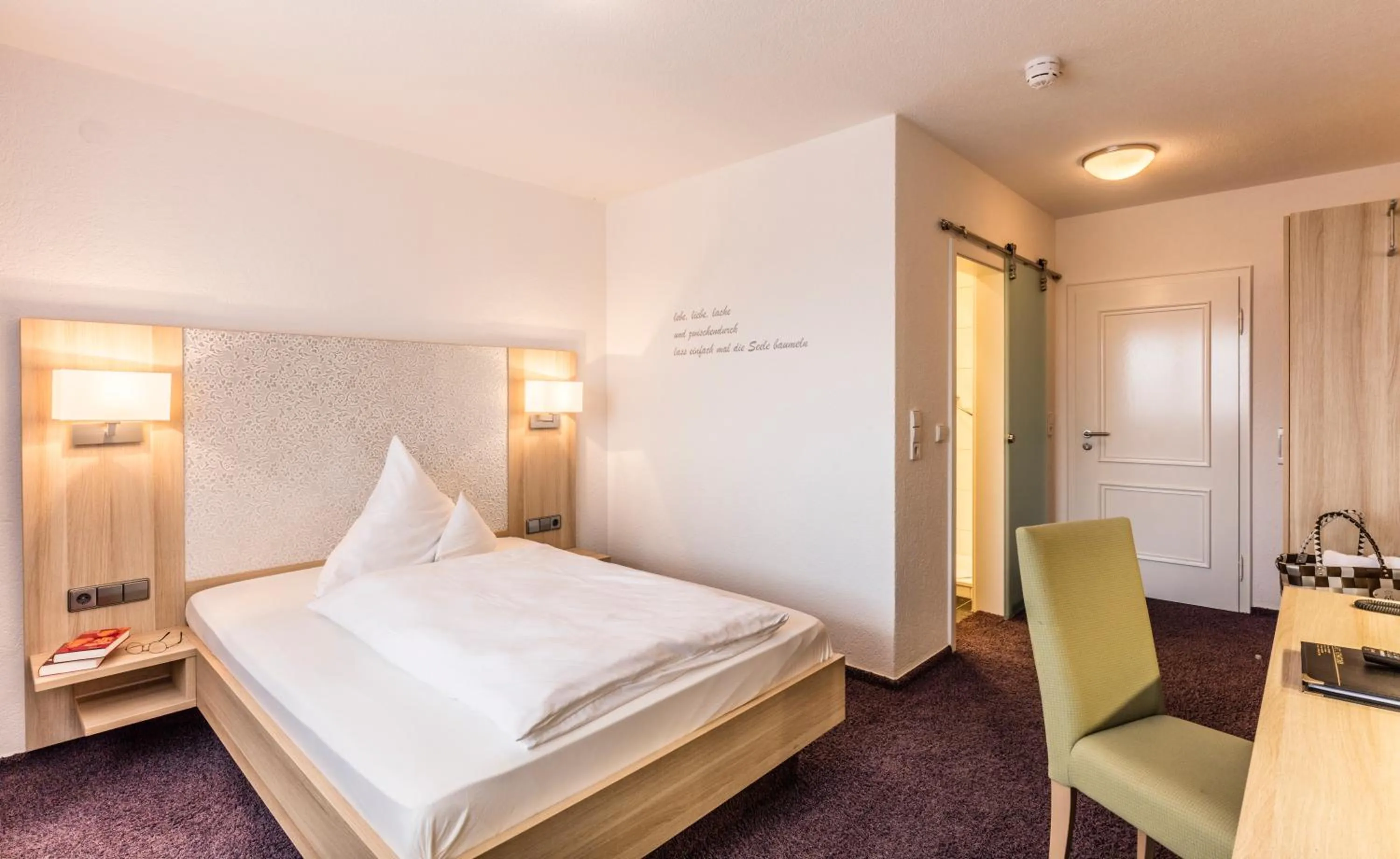 Bed in Hotel Restaurant Krone & Wellness - Schopfheim