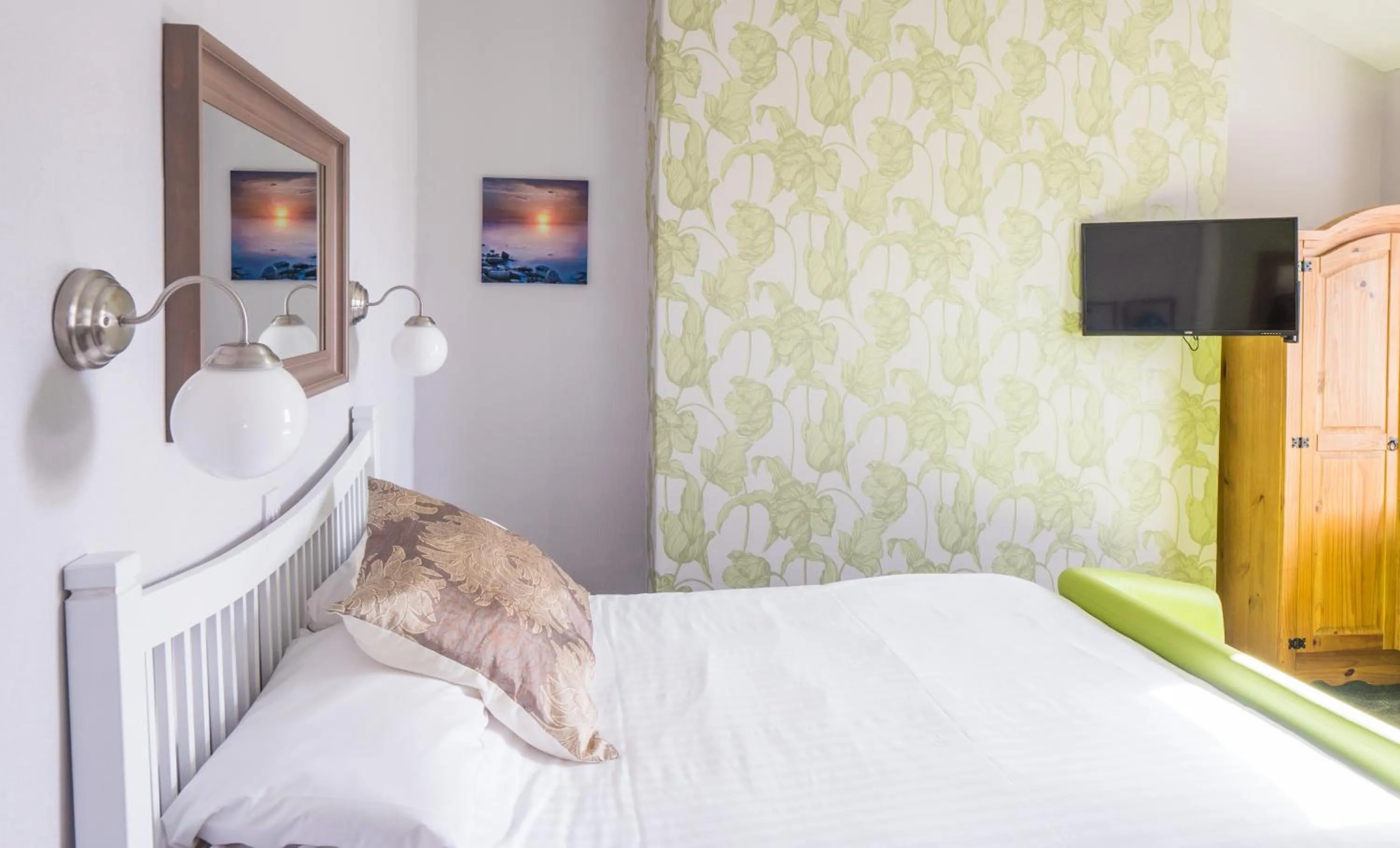 Bedroom, Bed in The Grafton Guest House