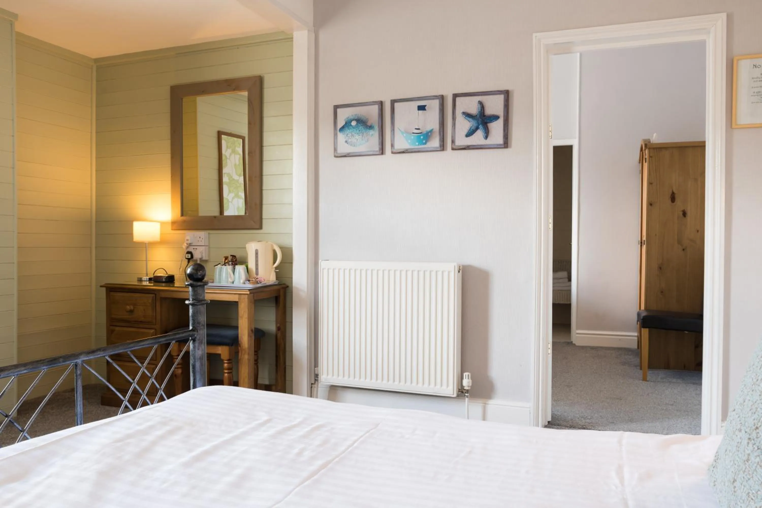 Bedroom, Bed in The Grafton Guest House