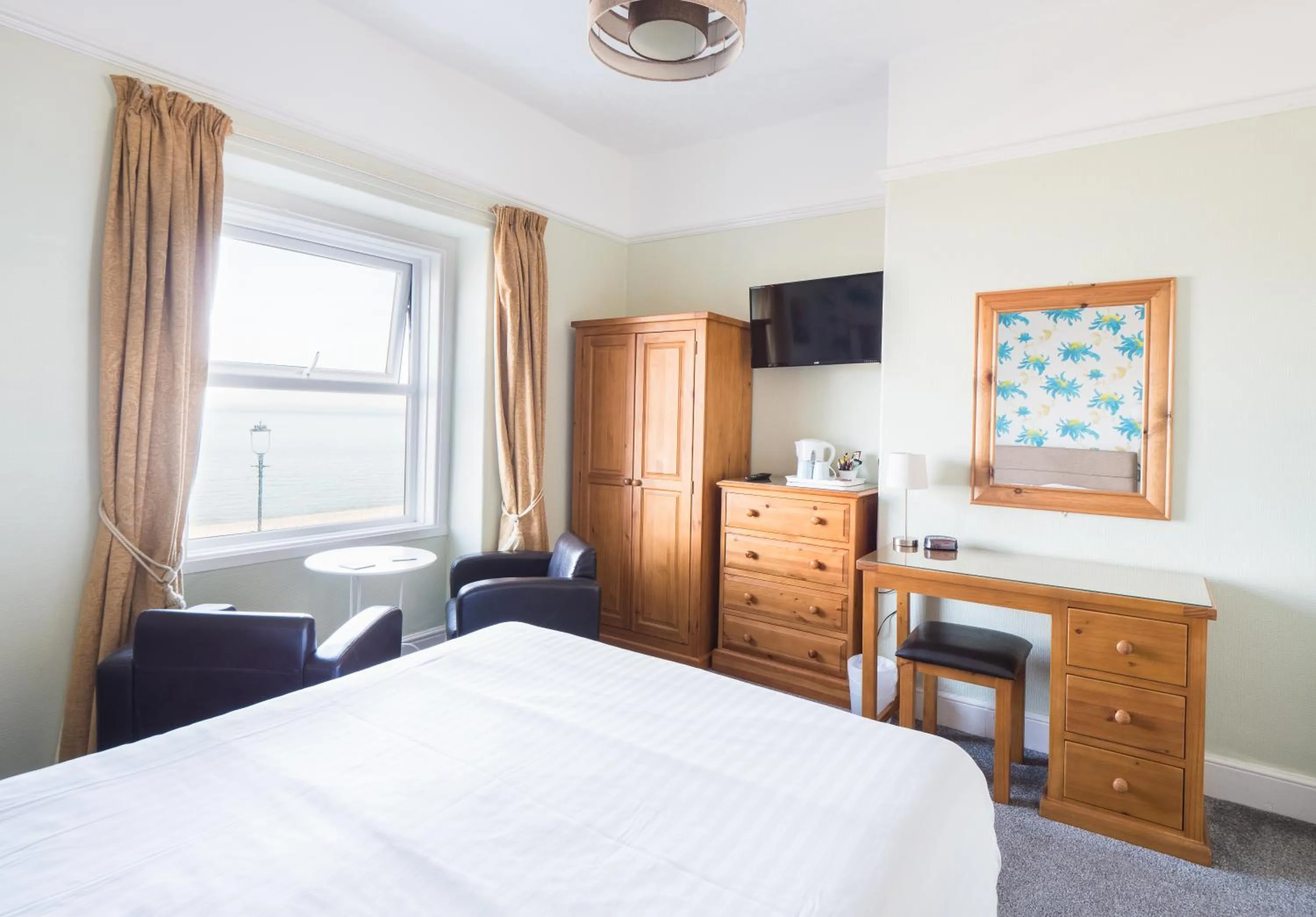 Bedroom, Bed in The Grafton Guest House