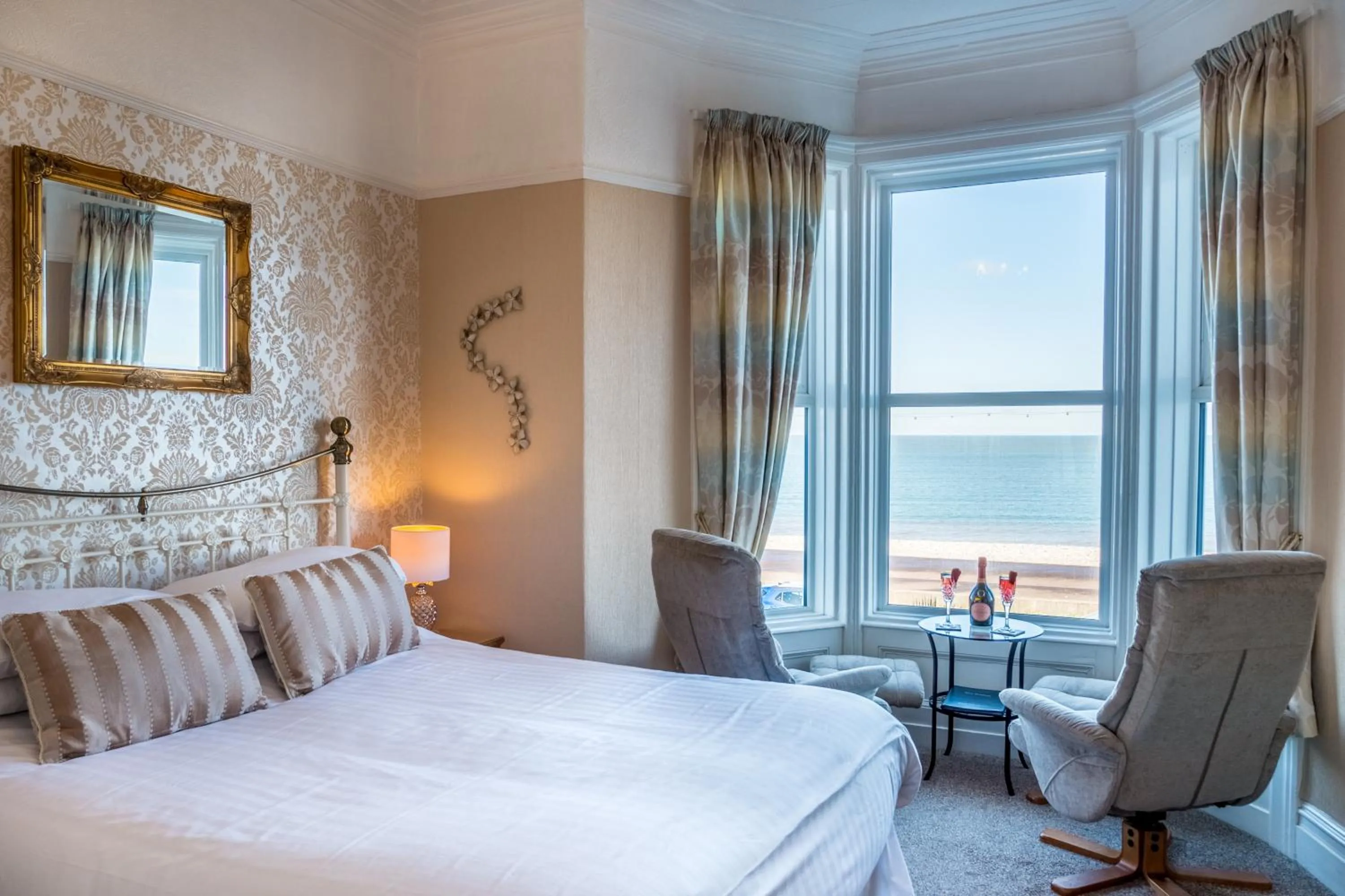 Photo of the whole room, Bed in The Grafton Guest House