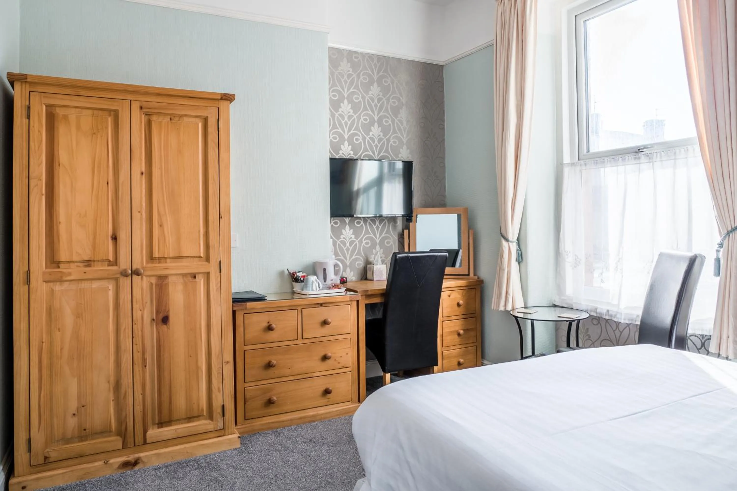 Bedroom, Bed in The Grafton Guest House