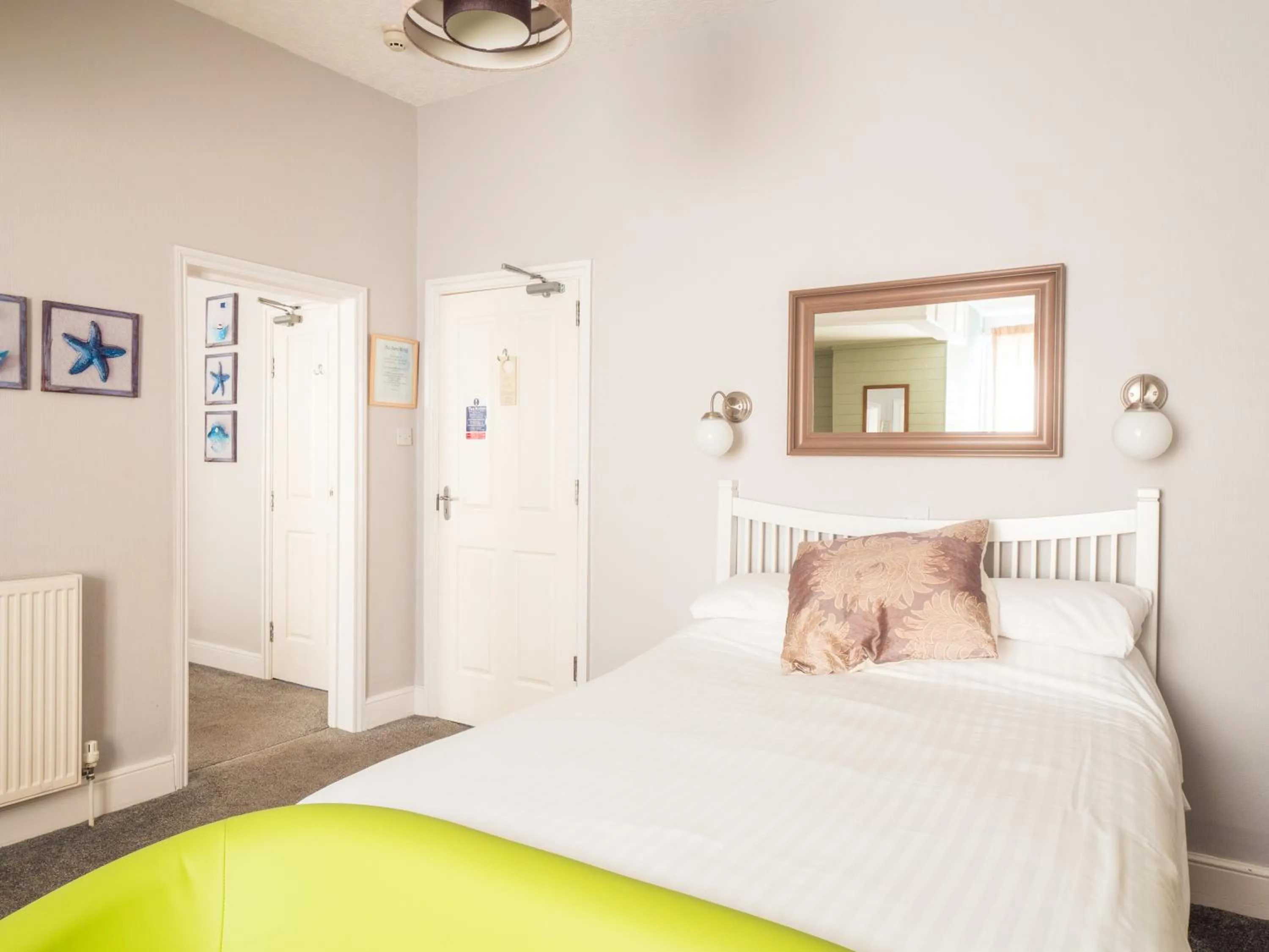 Bedroom, Bed in The Grafton Guest House