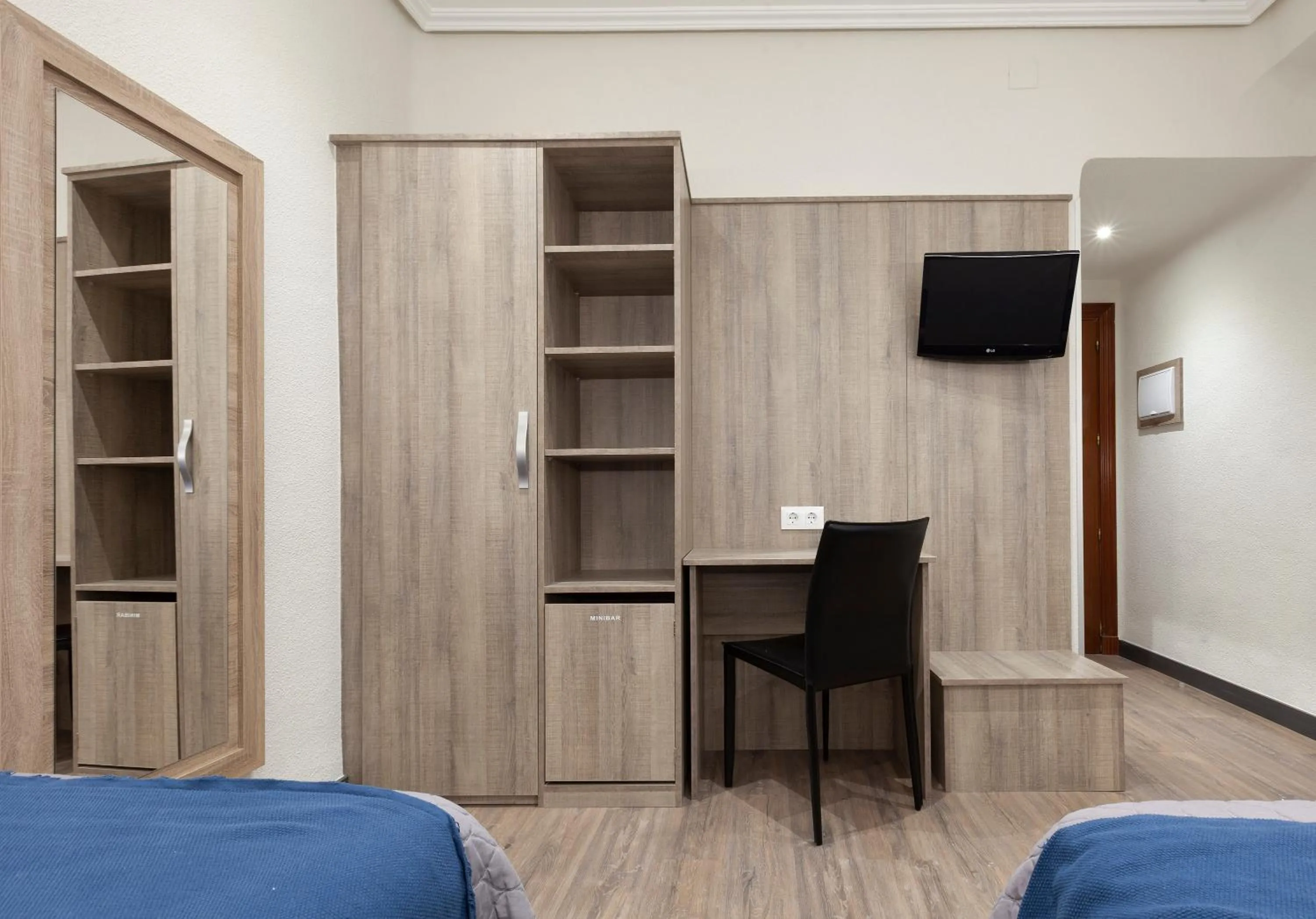 TV and multimedia, Bed in Hostal María Luisa