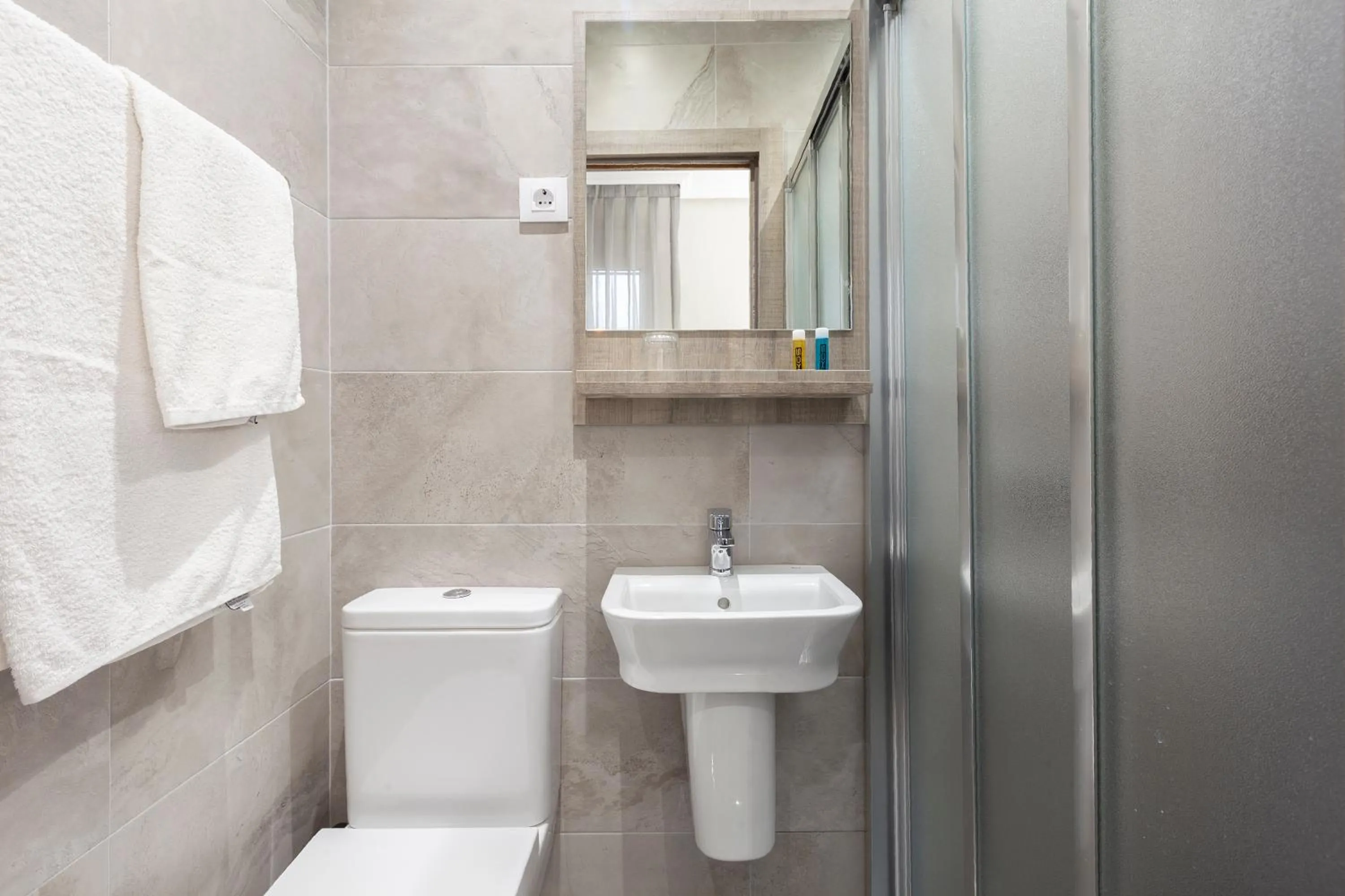 Shower in Hostal María Luisa