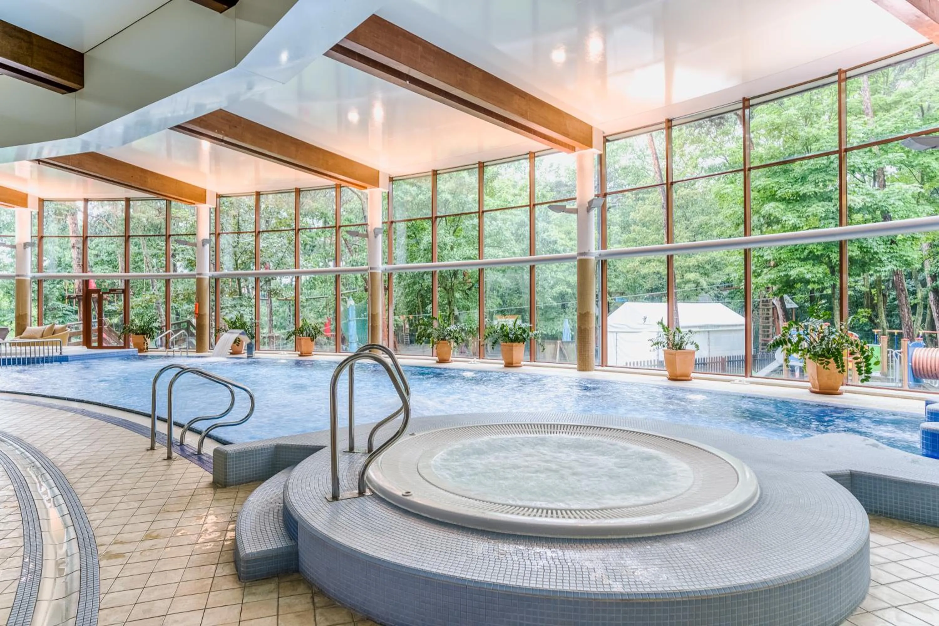 Swimming pool in Hotel Dom Zdrojowy Resort & SPA - Destigo Hotels