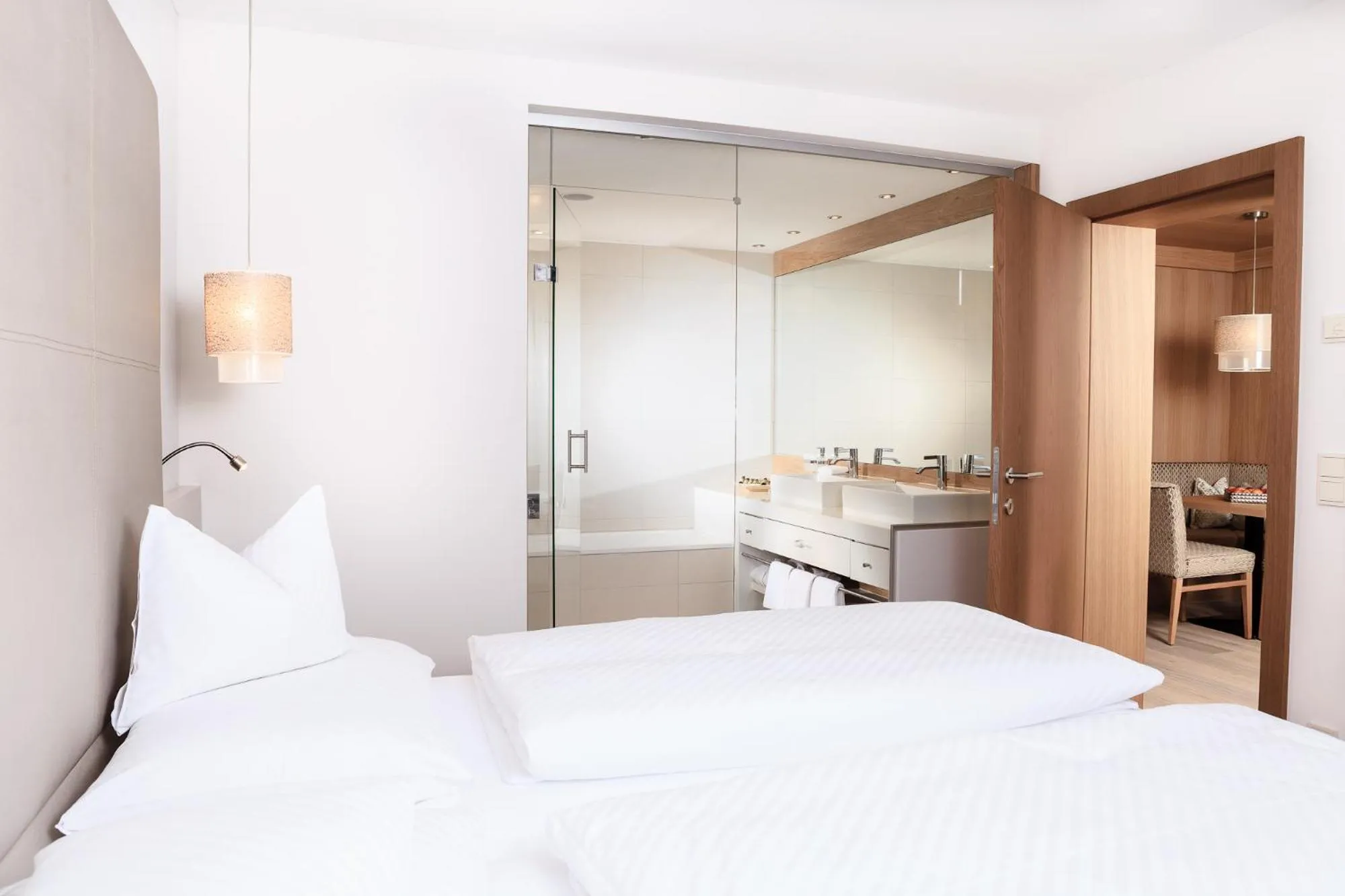 Bathroom, Bed in Hotel Trofana Alpin