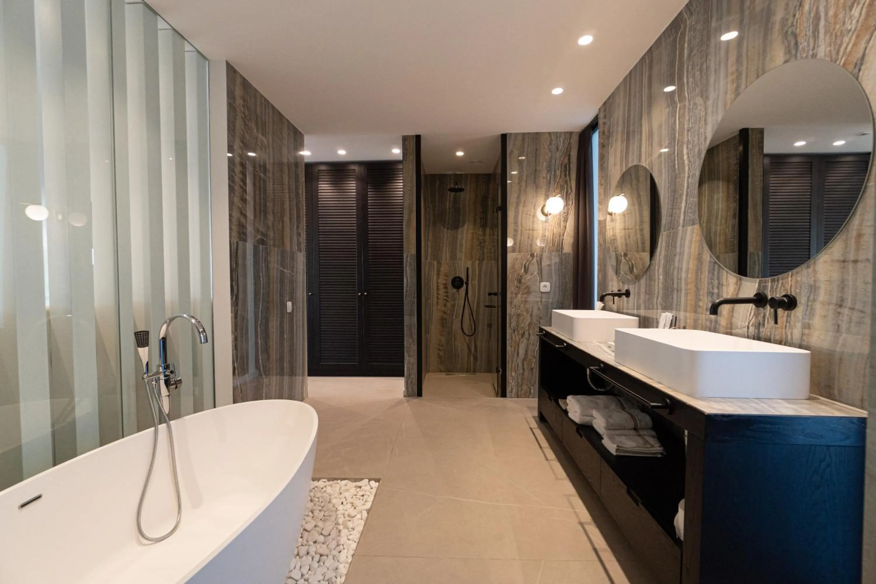 Shower in Lango Design Hotel & Spa, Adults Only