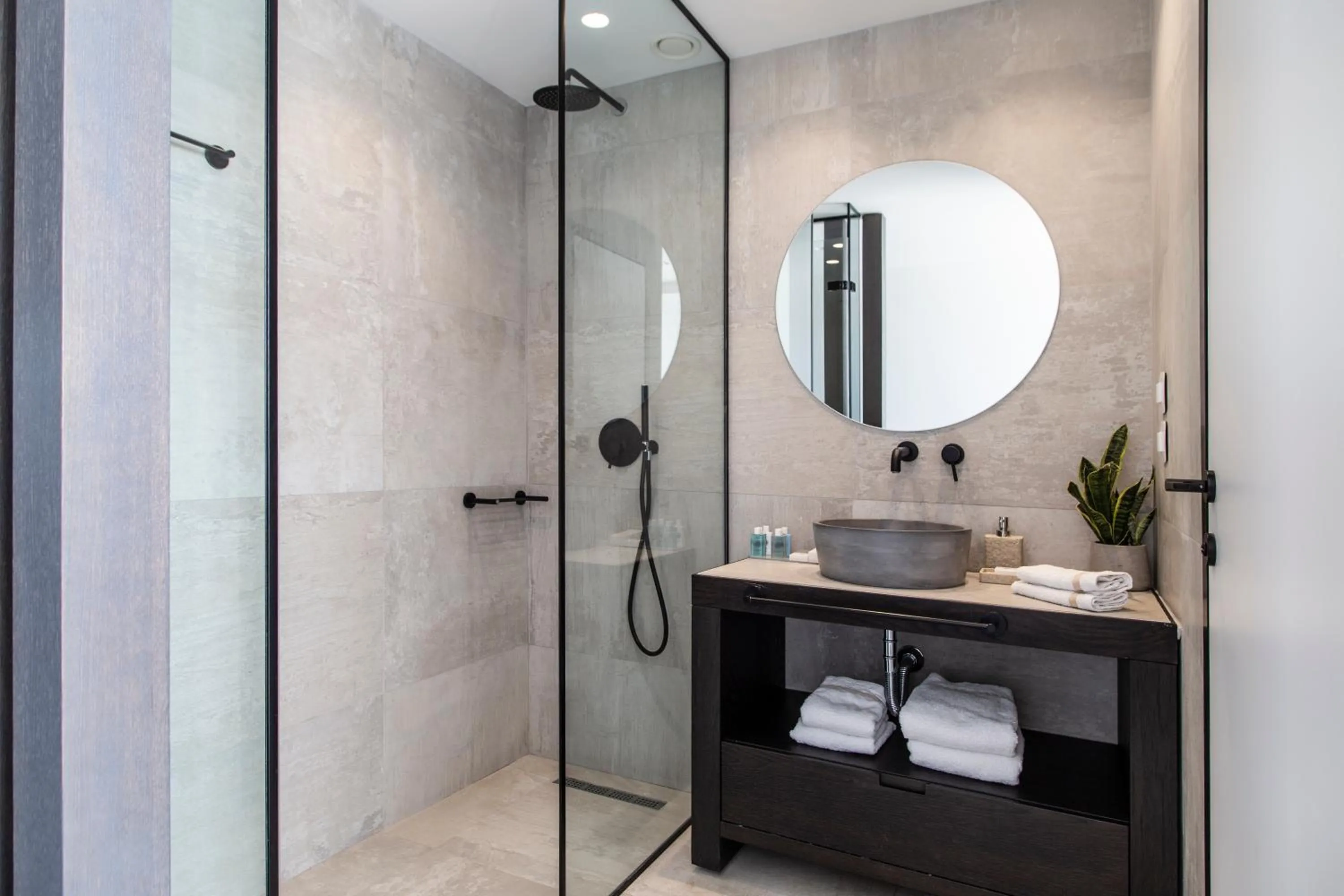 Shower in Lango Design Hotel & Spa, Adults Only