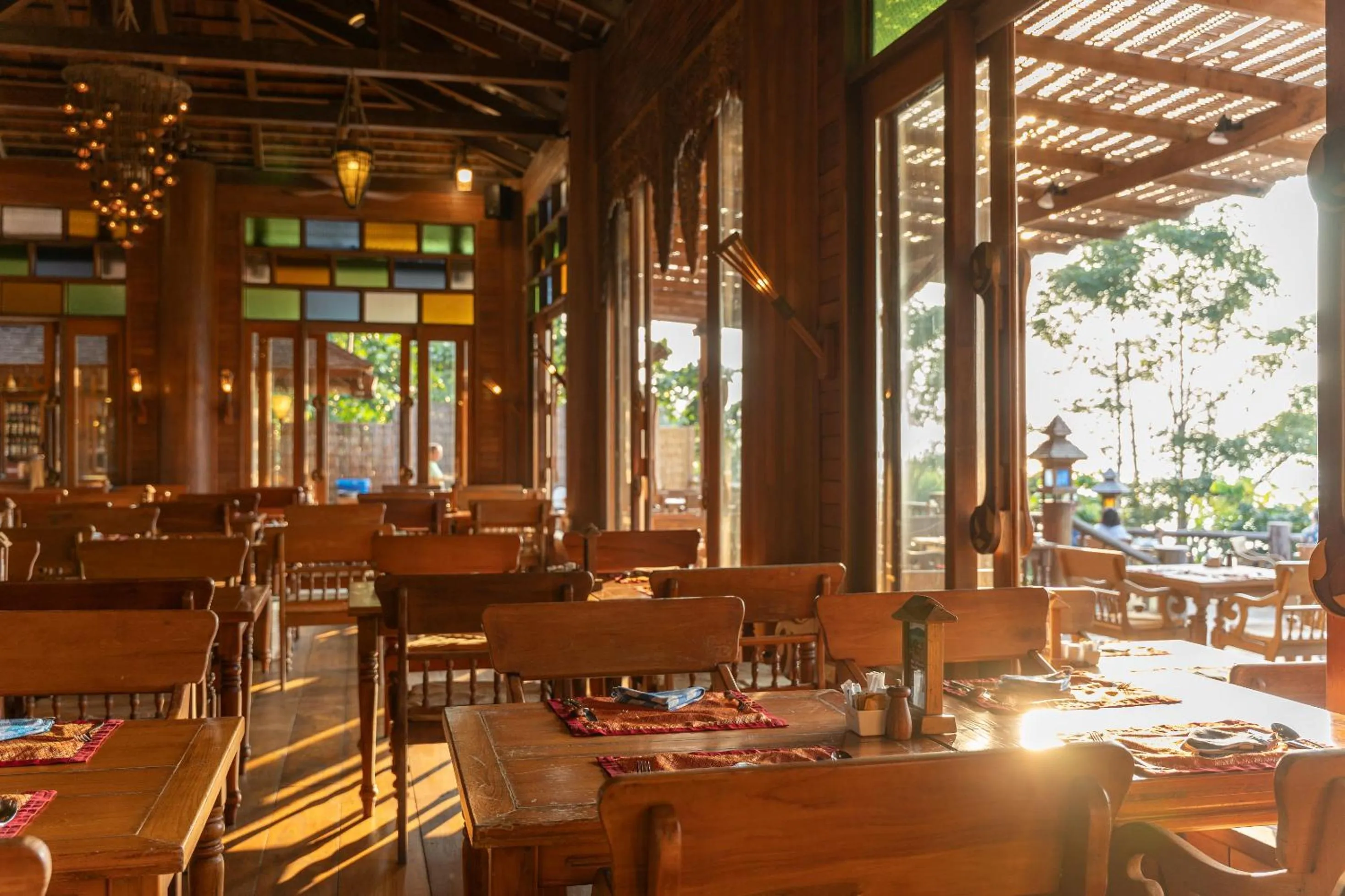 Restaurant/places to eat in Santhiya Koh Phangan Resort and Spa