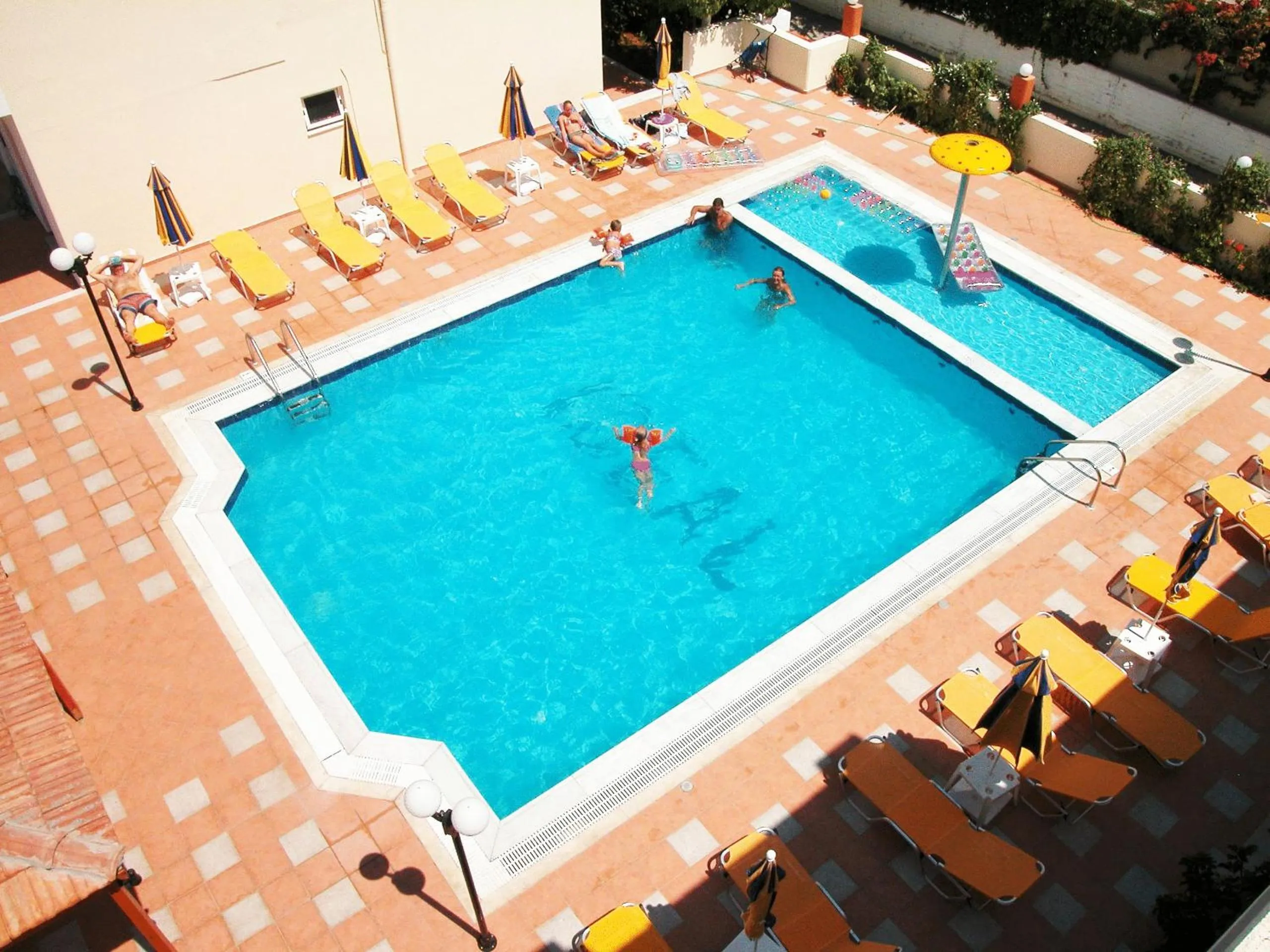 Swimming pool in Ideal Hotel