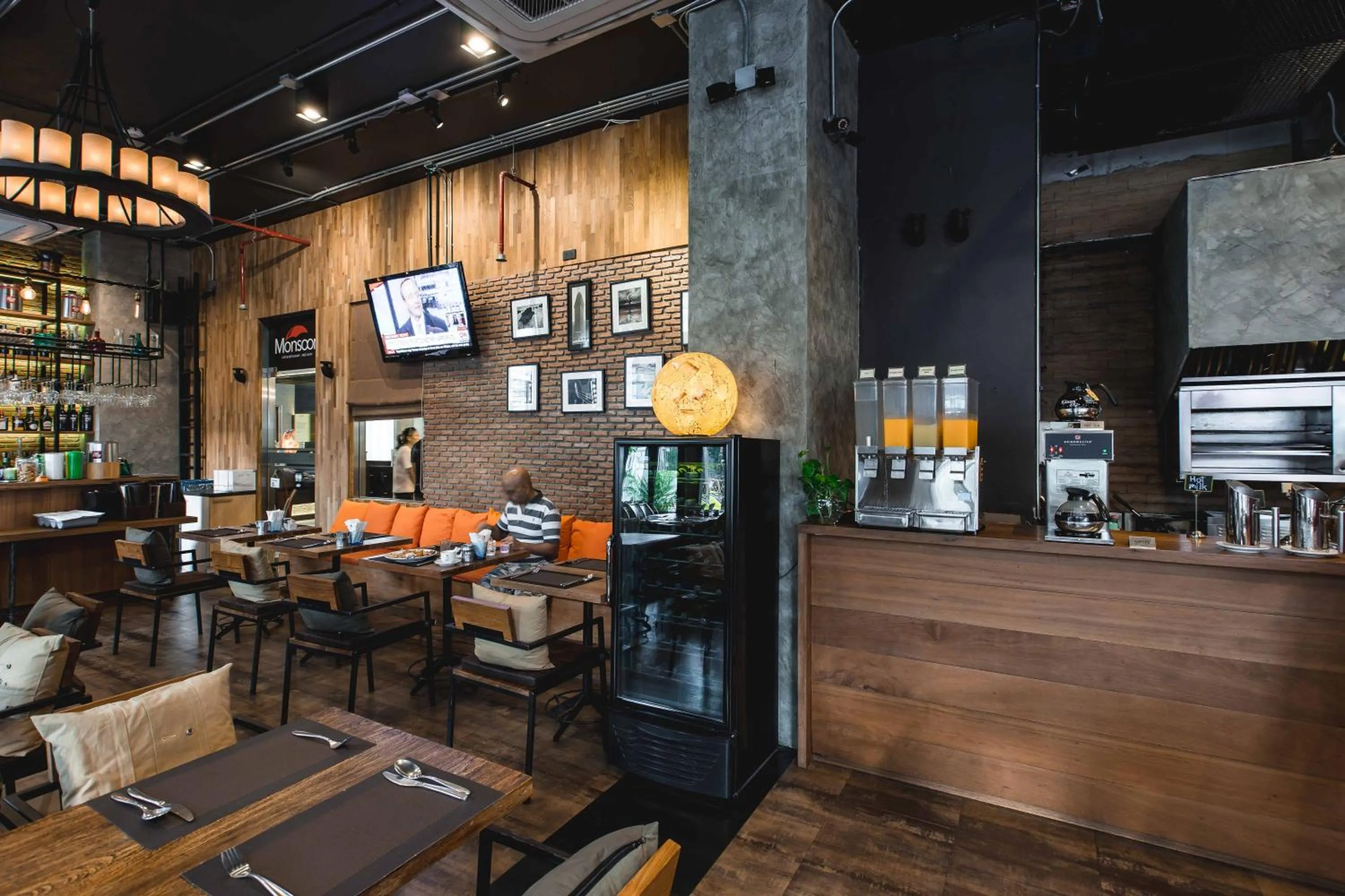 Restaurant/places to eat in Adelphi Suites Bangkok