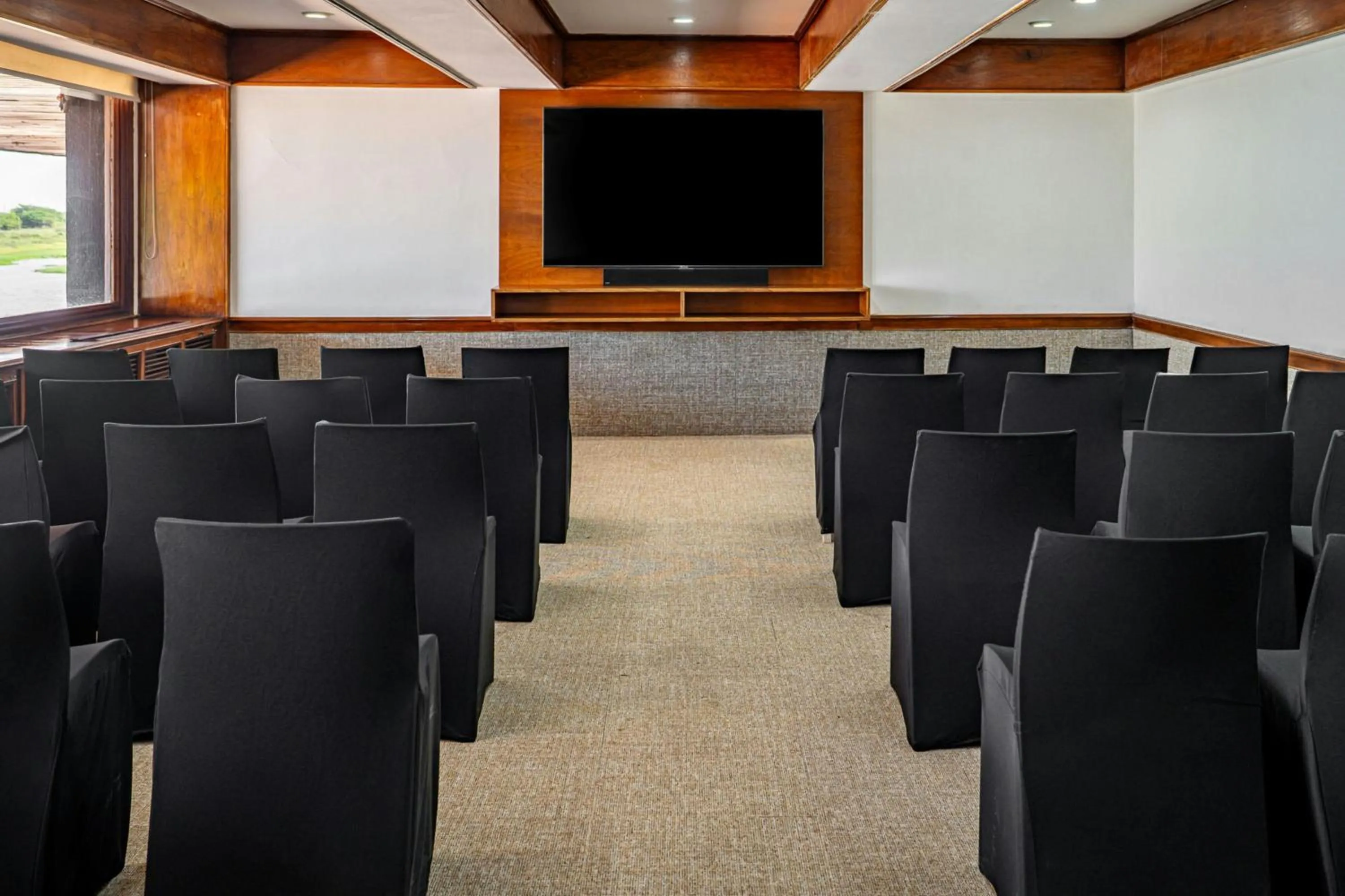 Meeting/conference room in Yacht & Golf Club Paraguayo, a Tribute Portfolio Resort