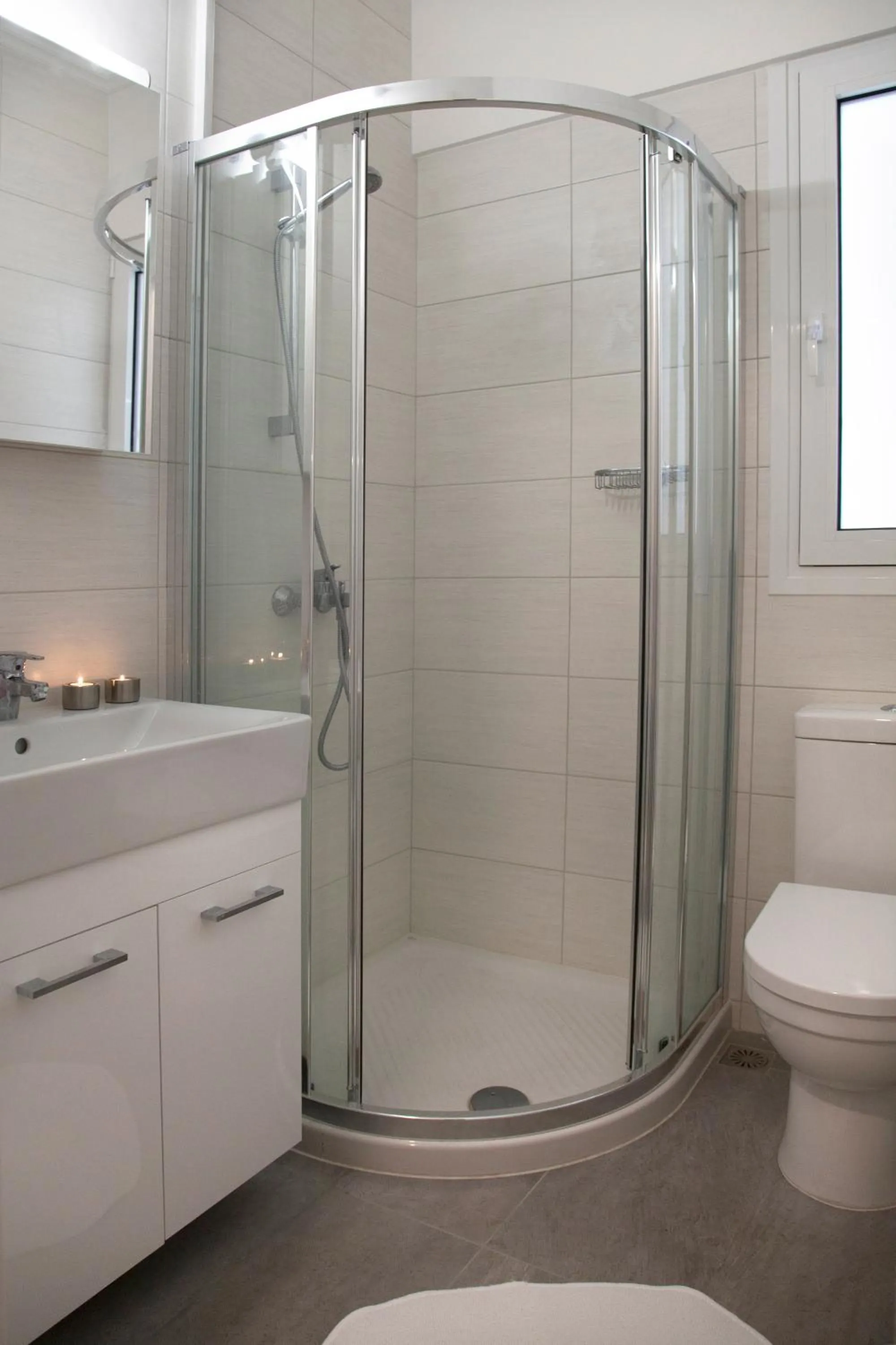 Shower in Leonidas Loft in the heart of Athens by GHH